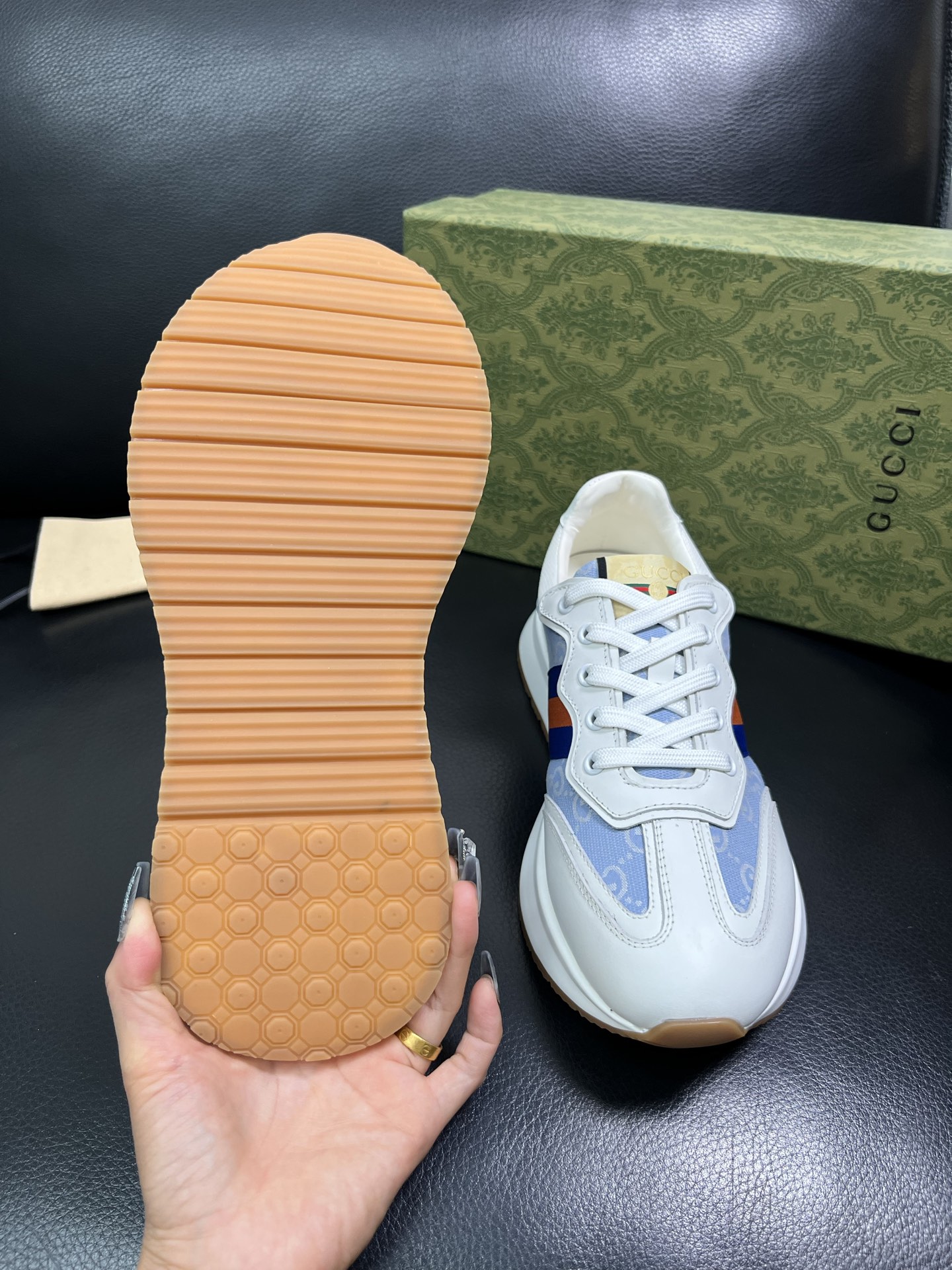 Gucci 顶级代购 古奇专柜新款，原厂配置意大利进口牛皮搭配印花布面料，进口牛皮内里垫，透气舒适，鞋底
