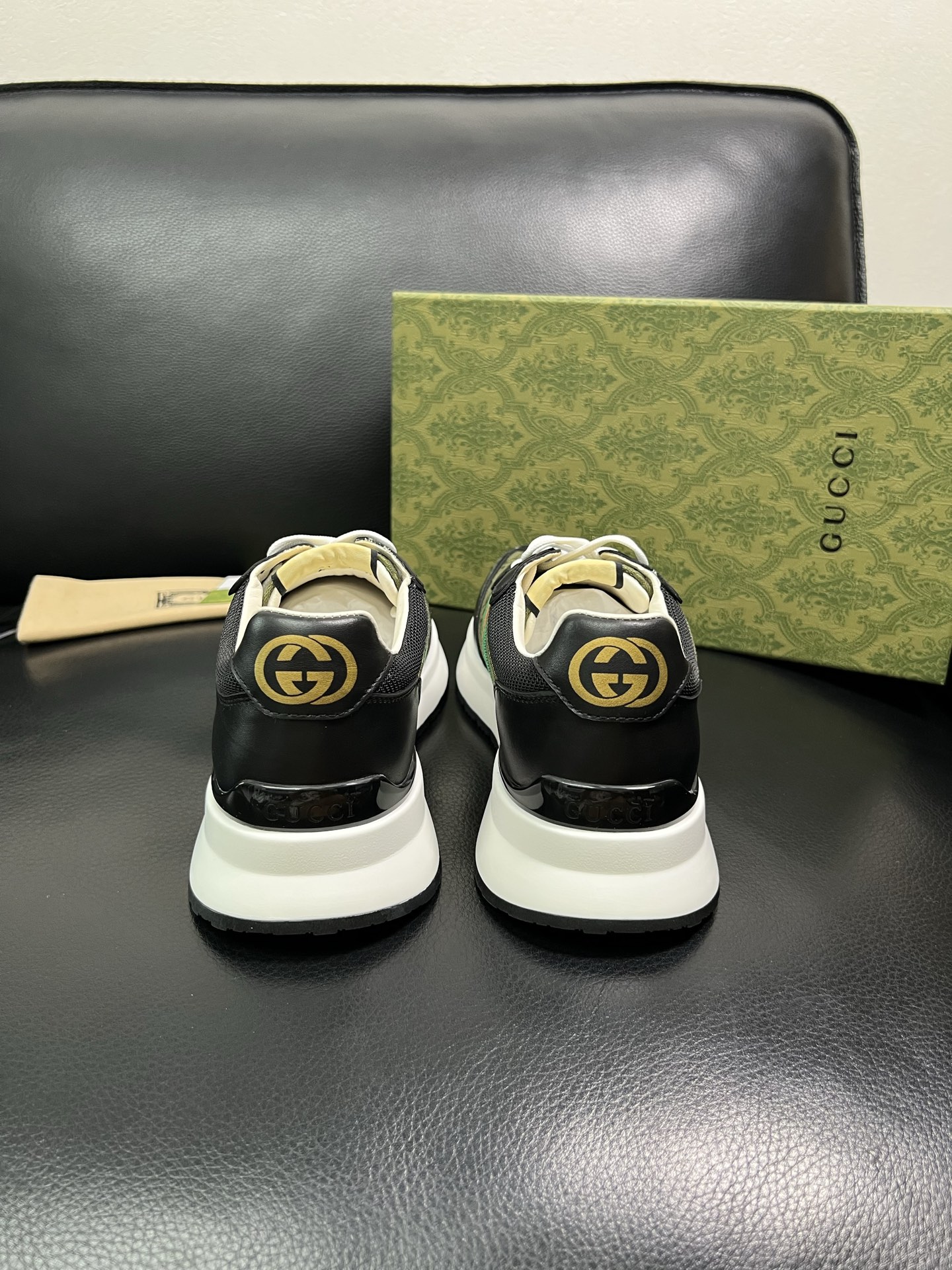 Gucci 顶级代购 古奇专柜新款，原厂配置意大利进口牛皮搭配印花布面料，进口牛皮内里垫，透气舒适，鞋底