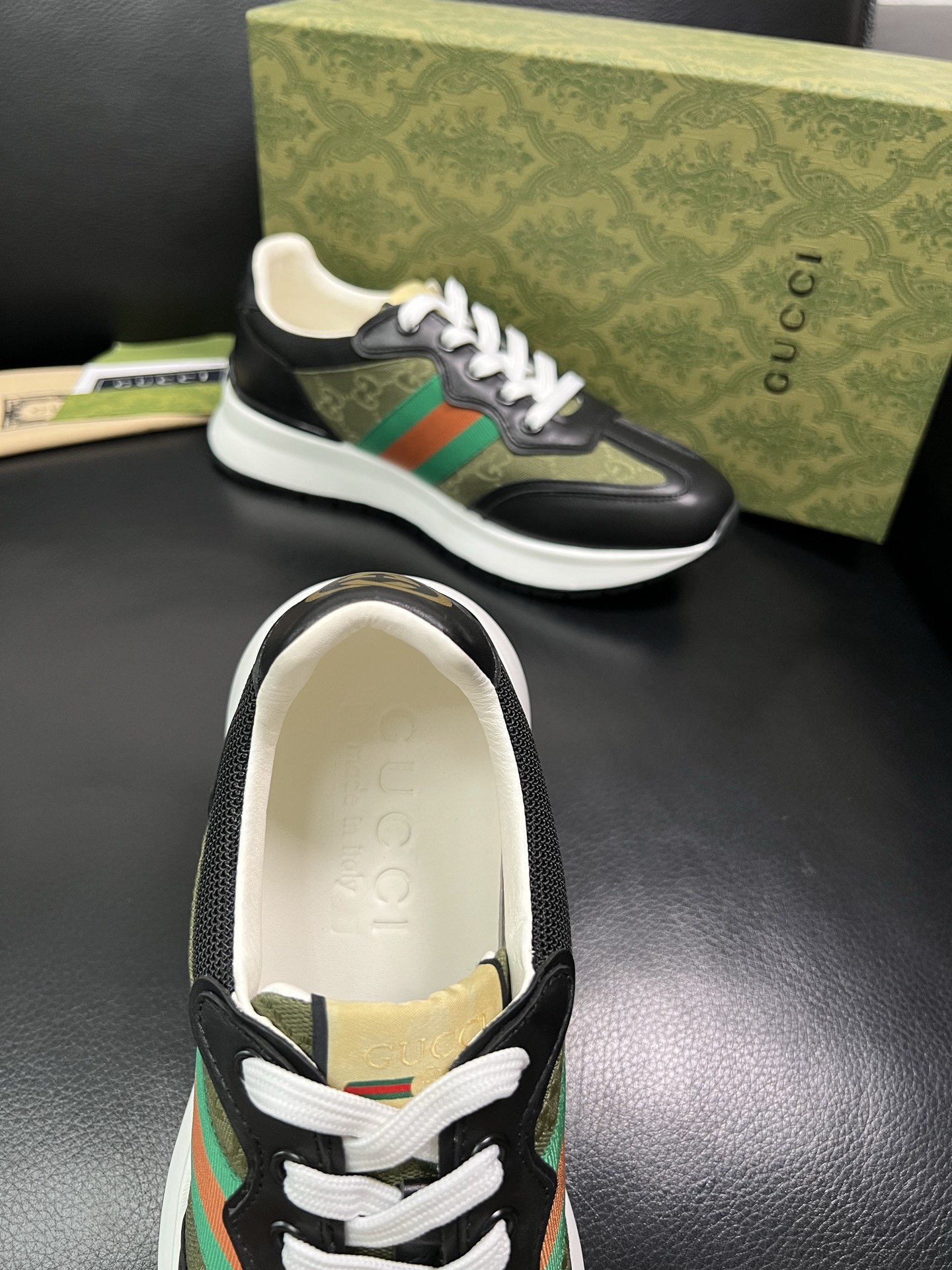 Gucci 顶级代购 古奇专柜新款，原厂配置意大利进口牛皮搭配印花布面料，进口牛皮内里垫，透气舒适，鞋底