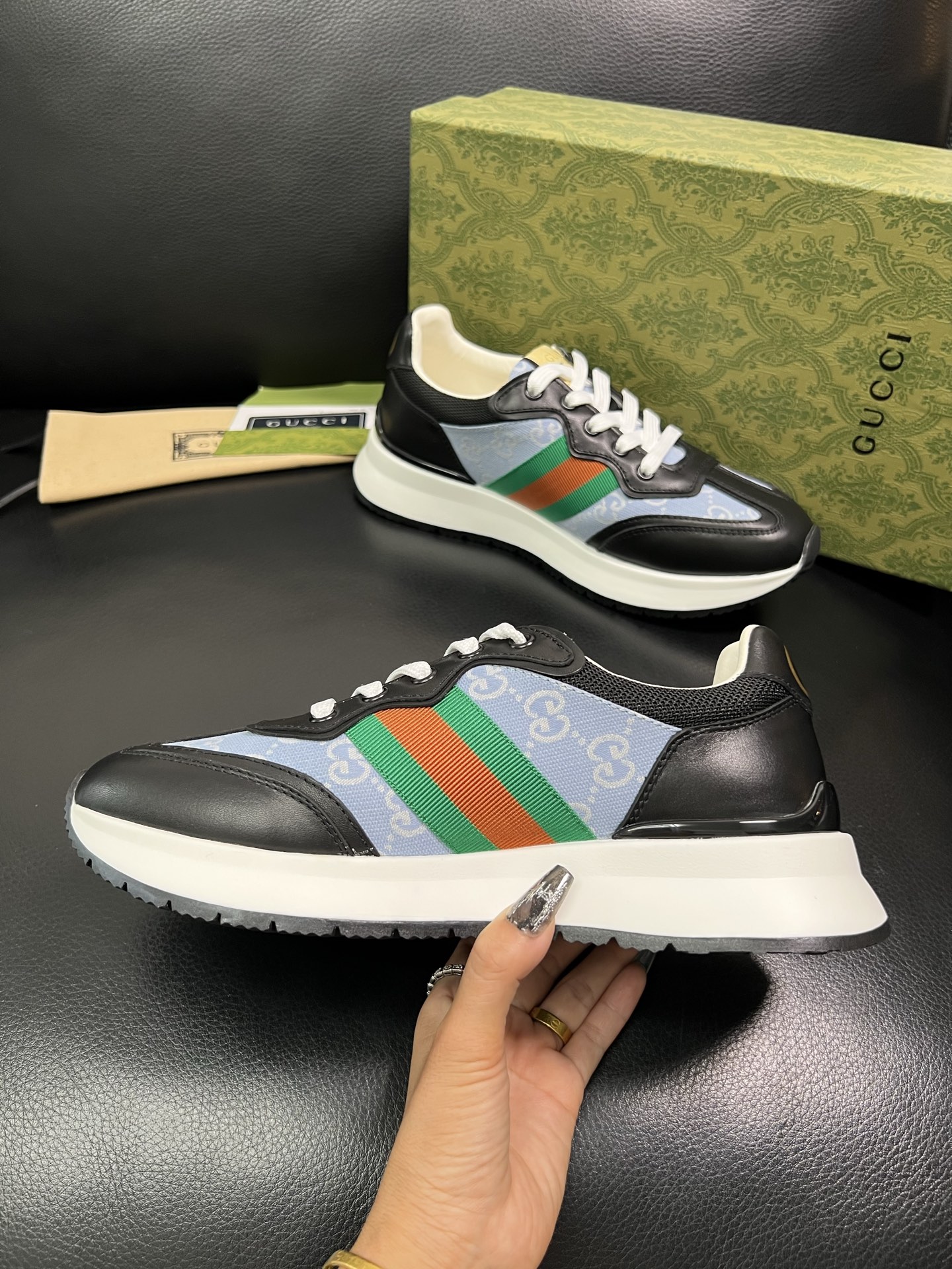 Gucci 顶级代购 古奇专柜新款，原厂配置意大利进口牛皮搭配印花布面料，进口牛皮内里垫，透气舒适，鞋底