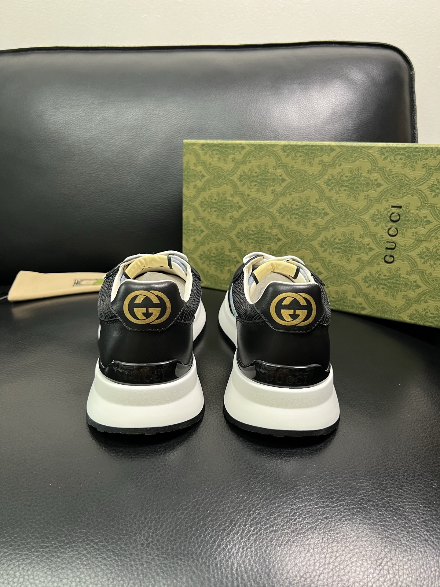 Gucci 顶级代购 古奇专柜新款，原厂配置意大利进口牛皮搭配印花布面料，进口牛皮内里垫，透气舒适，鞋底