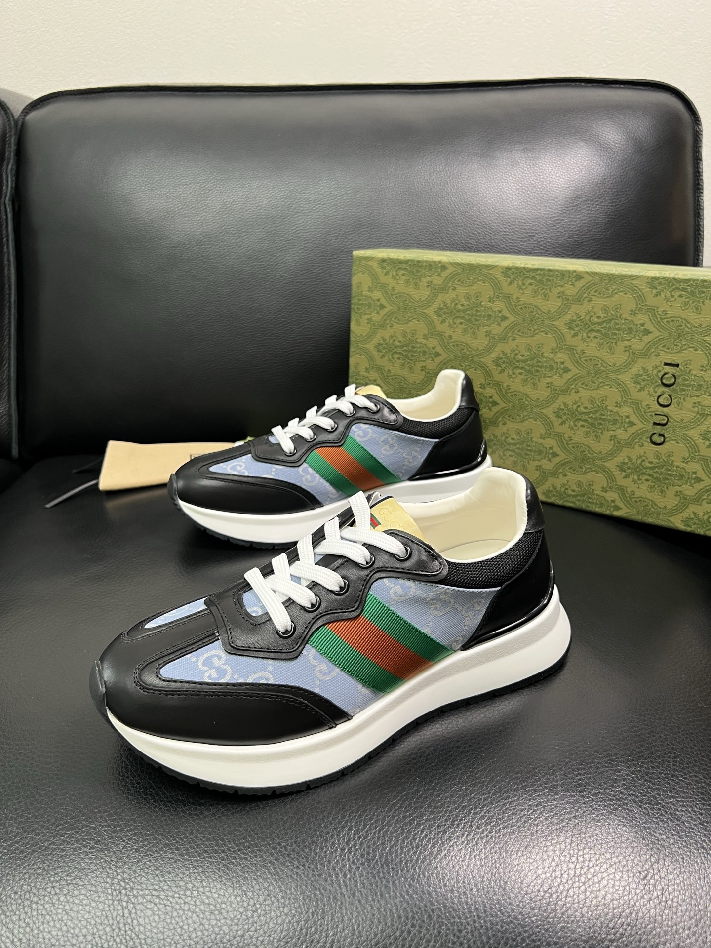 Gucci 顶级代购 古奇专柜新款，原厂配置意大利进口牛皮搭配印花布面料，进口牛皮内里垫，透气舒适，鞋底