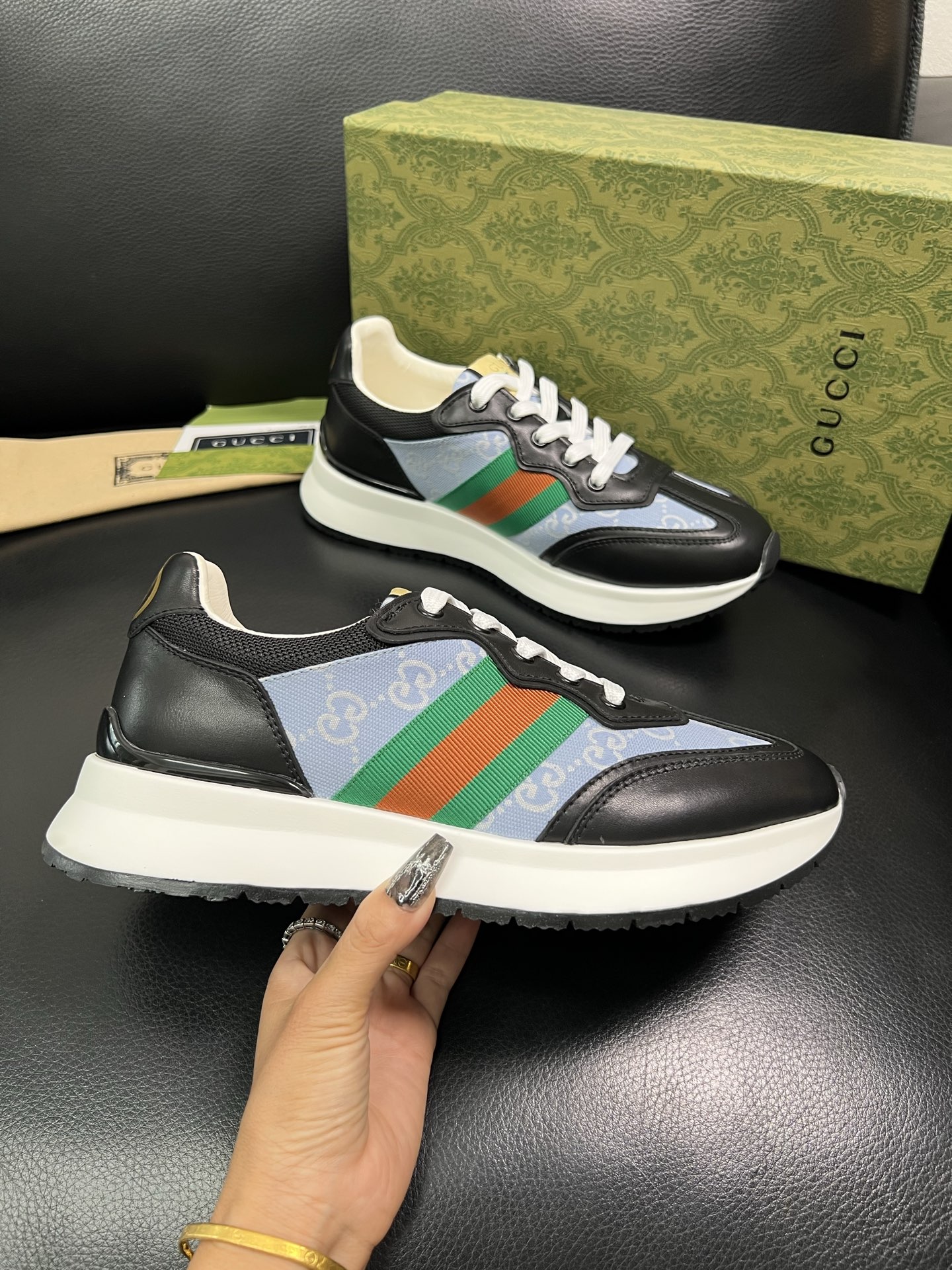 Gucci 顶级代购 古奇专柜新款，原厂配置意大利进口牛皮搭配印花布面料，进口牛皮内里垫，透气舒适，鞋底