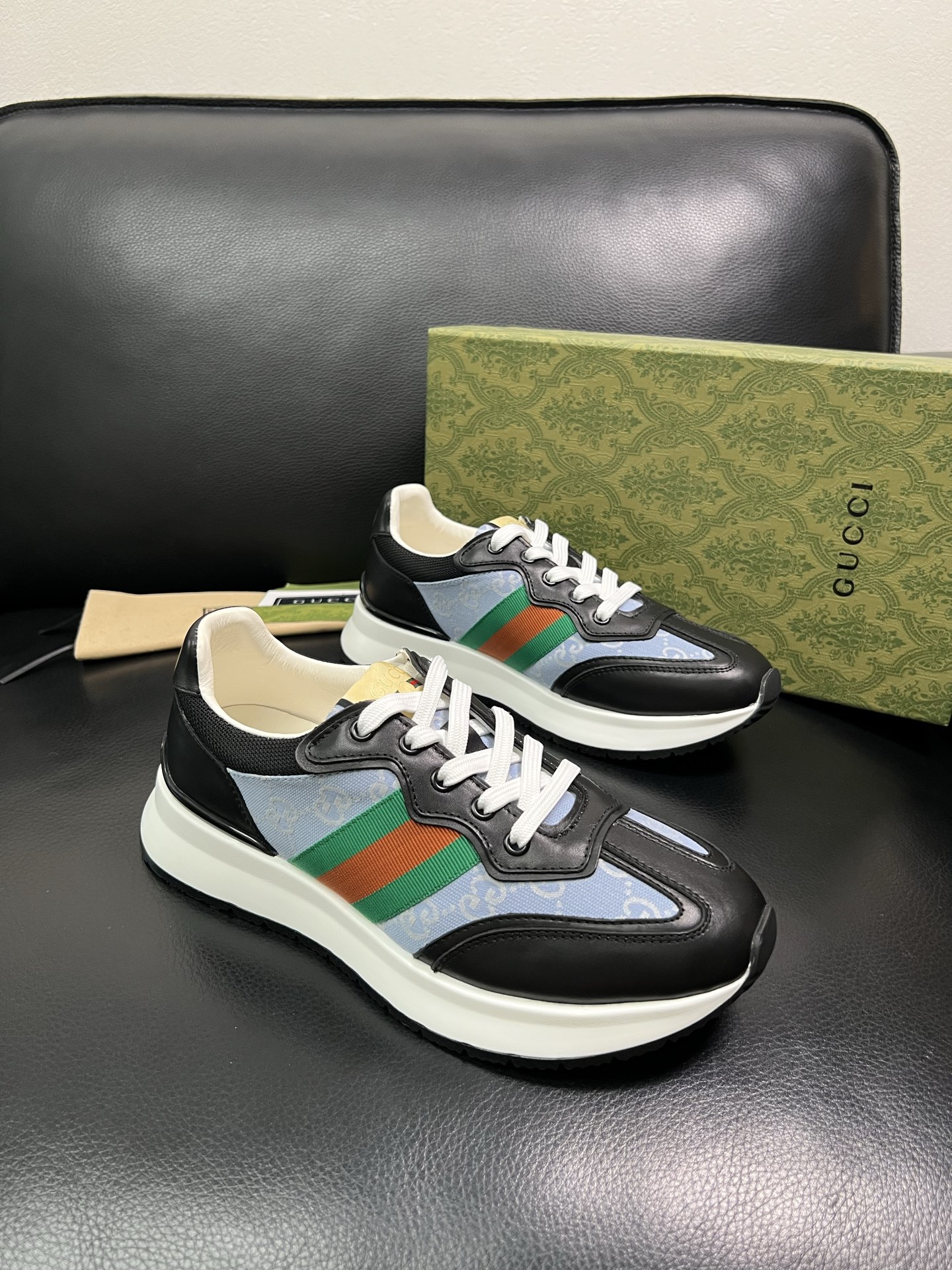 Gucci 顶级代购 古奇专柜新款，原厂配置意大利进口牛皮搭配印花布面料，进口牛皮内里垫，透气舒适，鞋底