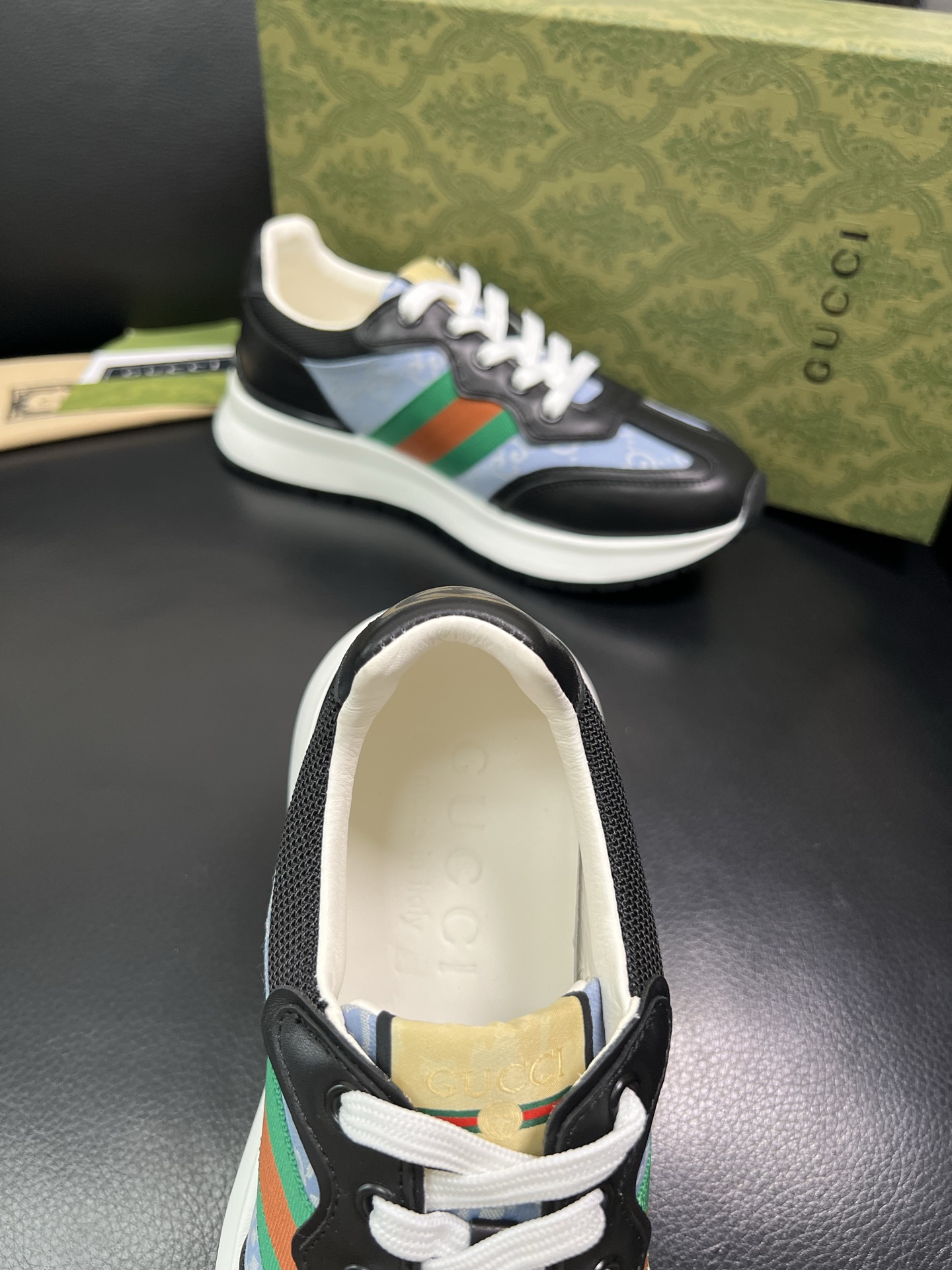 Gucci 顶级代购 古奇专柜新款，原厂配置意大利进口牛皮搭配印花布面料，进口牛皮内里垫，透气舒适，鞋底
