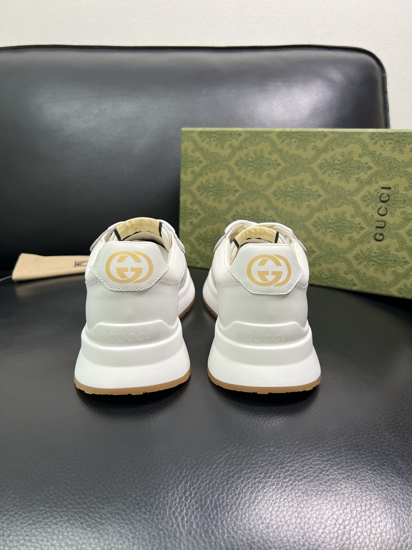 Gucci 顶级代购 古奇专柜新款，原厂配置意大利进口牛皮搭配印花布面料，进口牛皮内里垫，透气舒适，鞋底