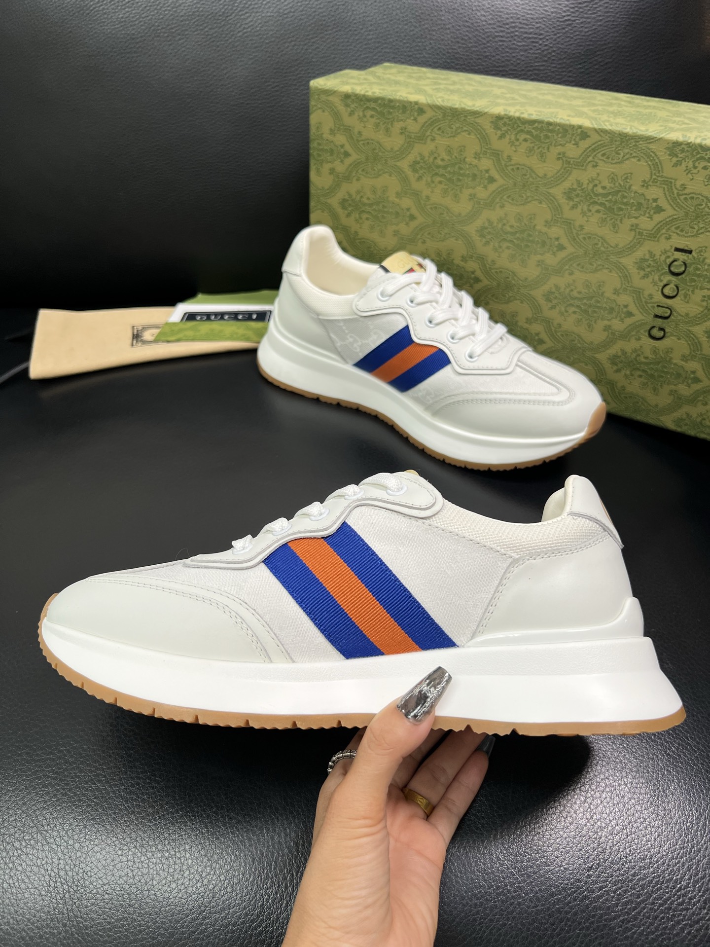 Gucci 顶级代购 古奇专柜新款，原厂配置意大利进口牛皮搭配印花布面料，进口牛皮内里垫，透气舒适，鞋底