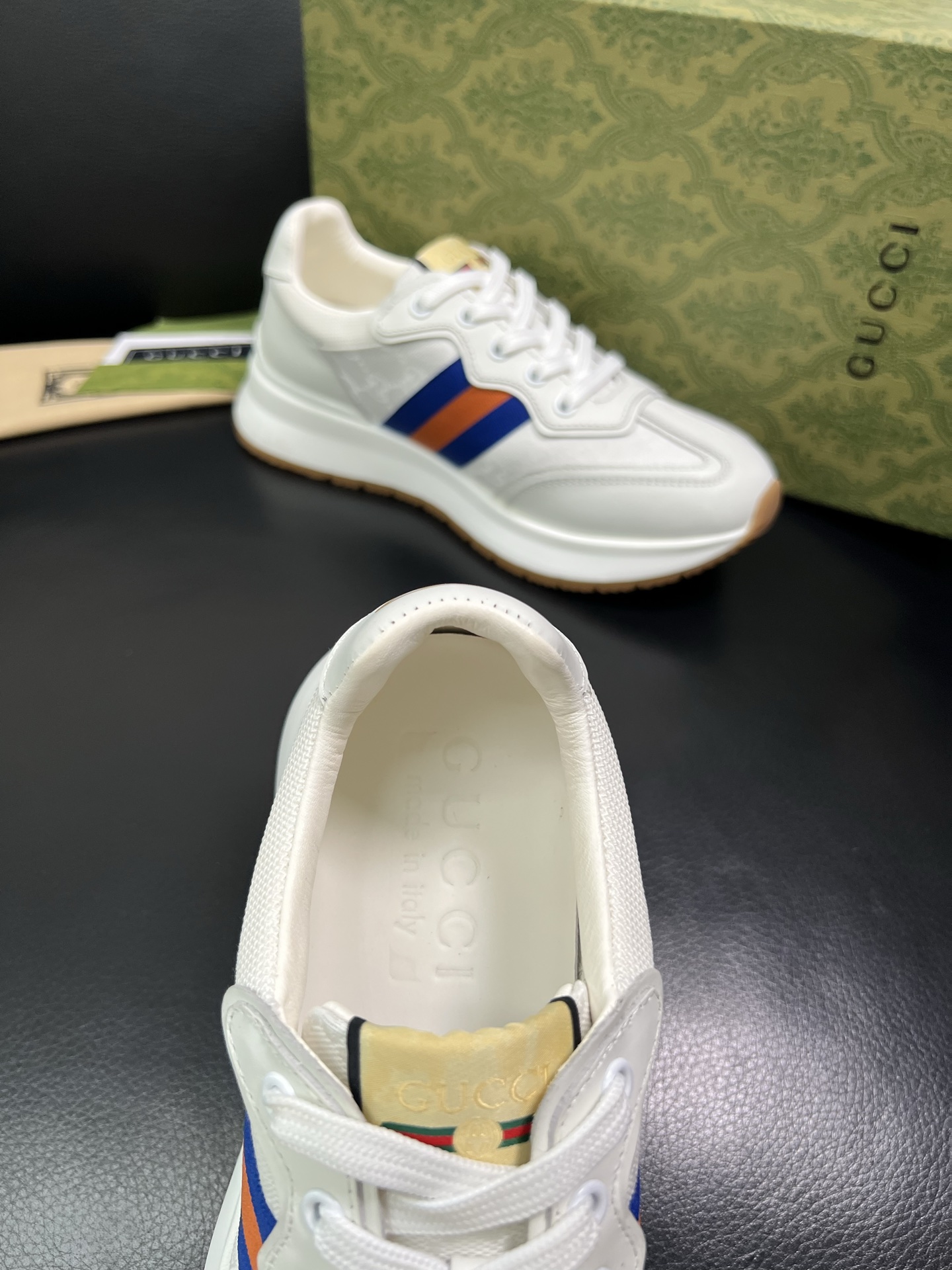 Gucci 顶级代购 古奇专柜新款，原厂配置意大利进口牛皮搭配印花布面料，进口牛皮内里垫，透气舒适，鞋底