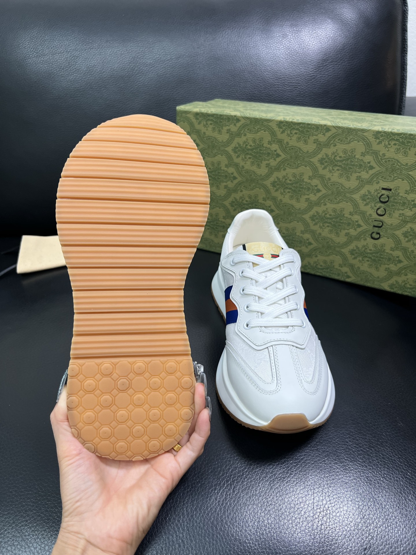 Gucci 顶级代购 古奇专柜新款，原厂配置意大利进口牛皮搭配印花布面料，进口牛皮内里垫，透气舒适，鞋底
