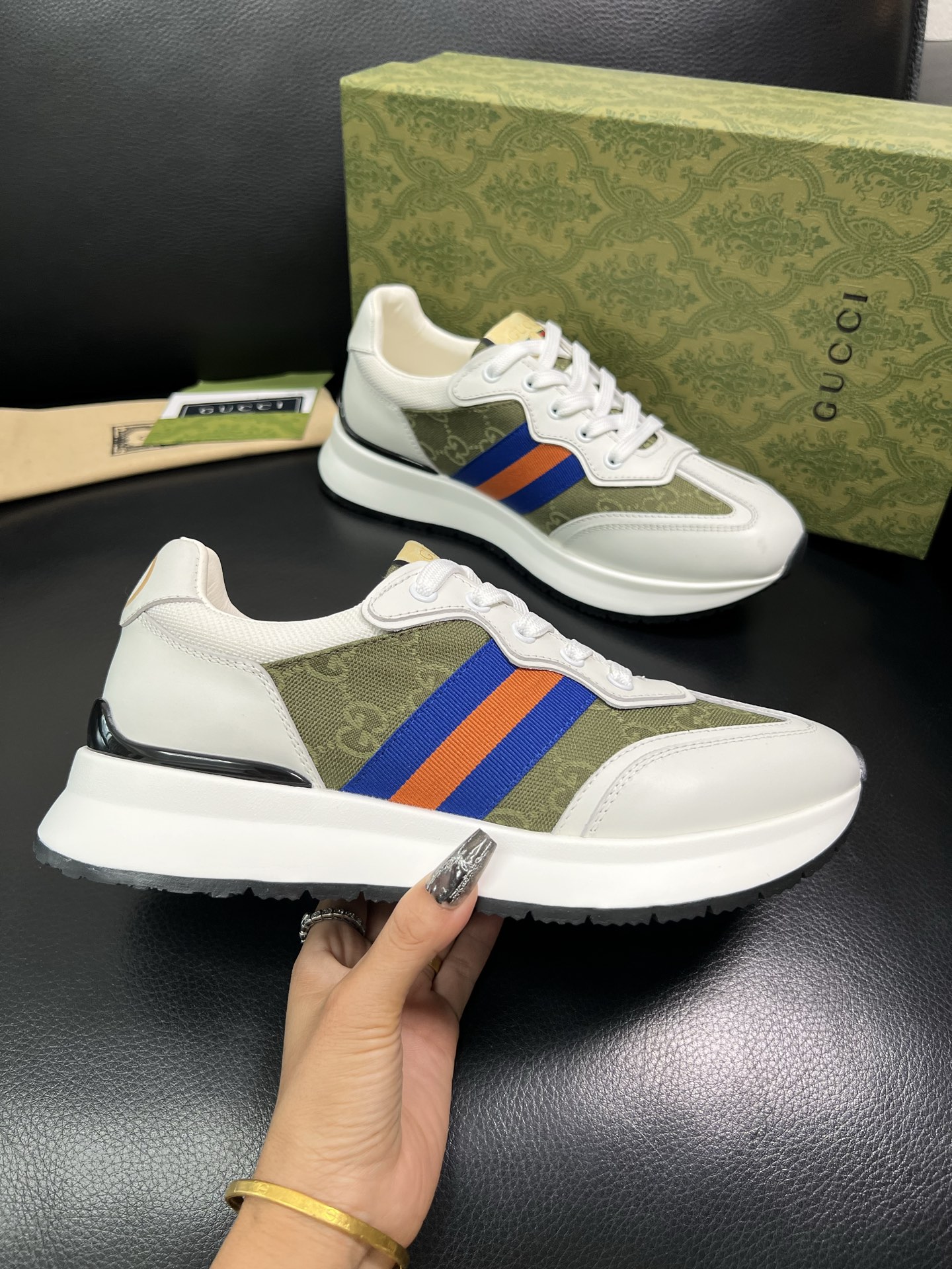 Gucci 顶级代购 古奇专柜新款，原厂配置意大利进口牛皮搭配印花布面料，进口牛皮内里垫，透气舒适，鞋底