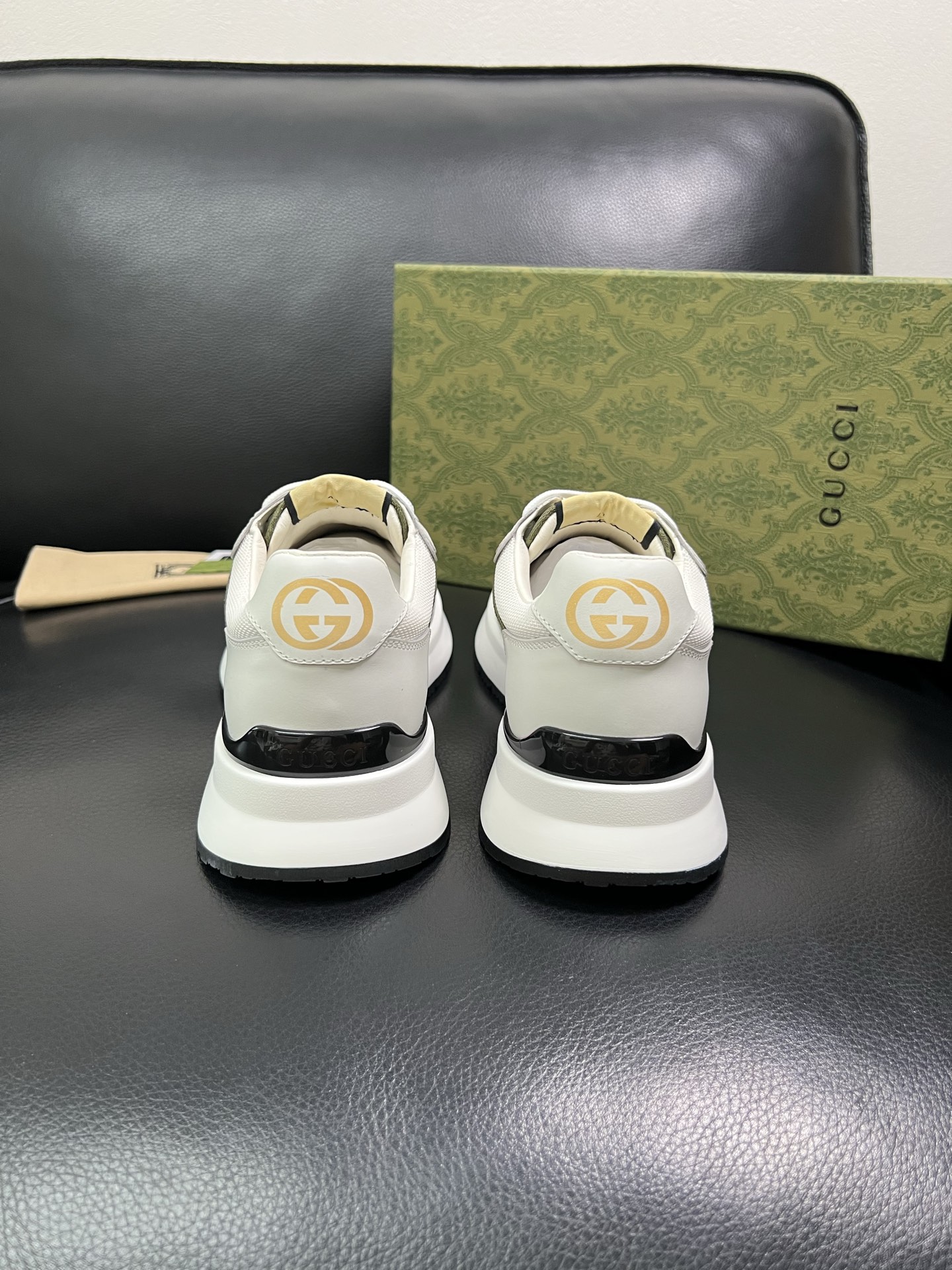 Gucci 顶级代购 古奇专柜新款，原厂配置意大利进口牛皮搭配印花布面料，进口牛皮内里垫，透气舒适，鞋底