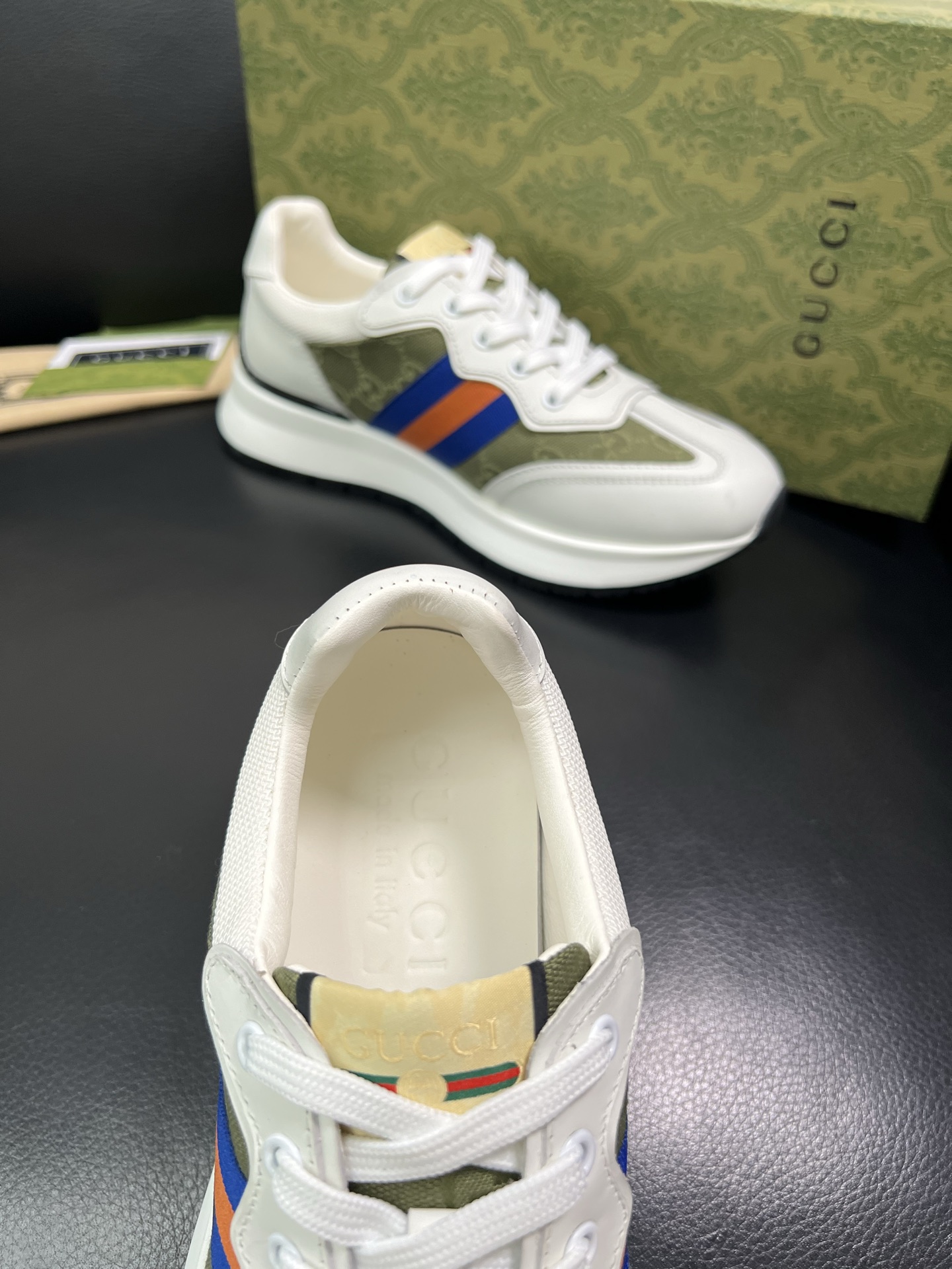 Gucci 顶级代购 古奇专柜新款，原厂配置意大利进口牛皮搭配印花布面料，进口牛皮内里垫，透气舒适，鞋底