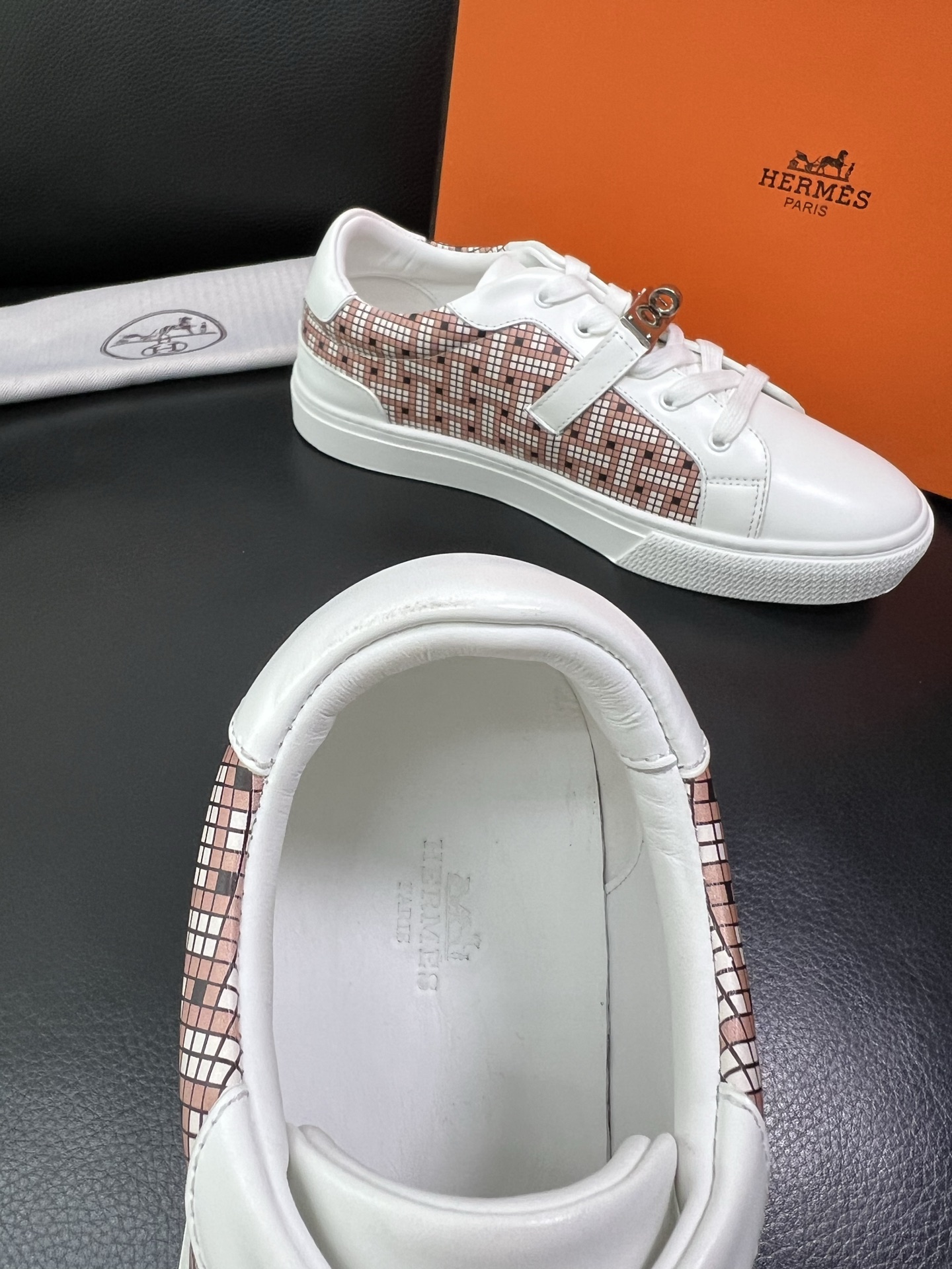 Hermes 顶级代购 爱马仕 专柜同步发售原厂配置，意大利进口原版牛皮面料，高品质拼接工艺，全进口水染
