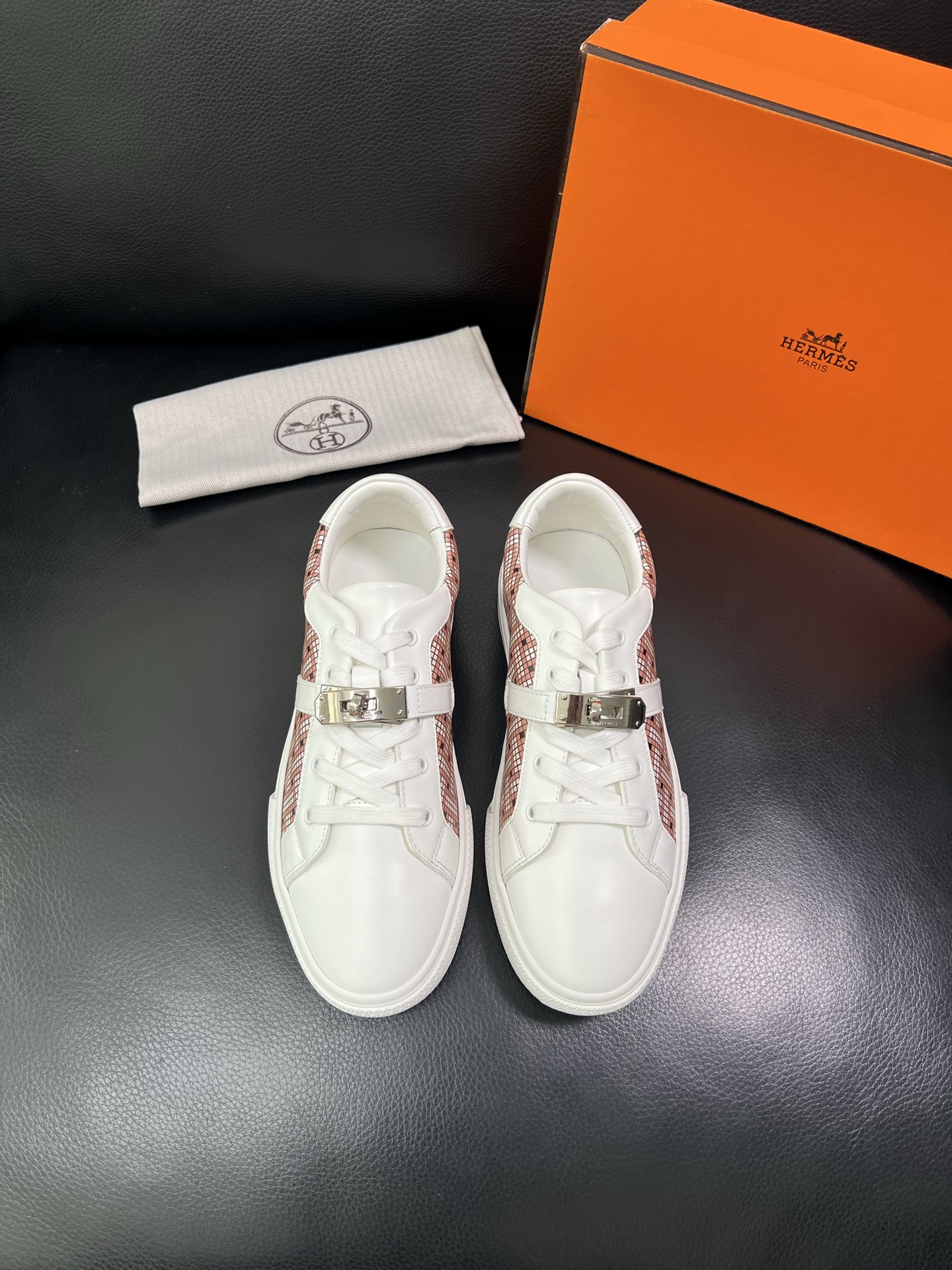 Hermes 顶级代购 爱马仕 专柜同步发售原厂配置，意大利进口原版牛皮面料，高品质拼接工艺，全进口水染