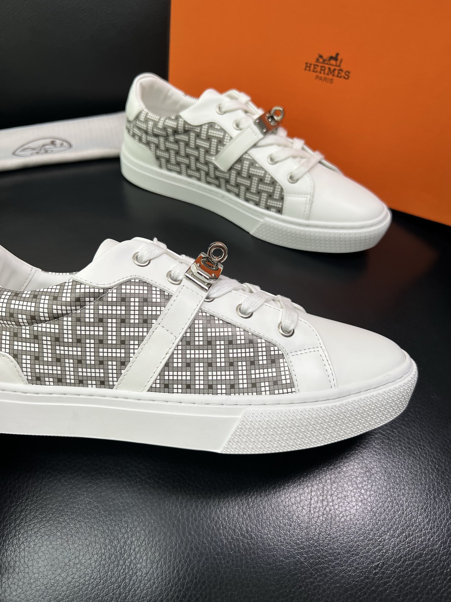 Hermes 顶级代购 爱马仕 专柜同步发售原厂配置，意大利进口原版牛皮面料，高品质拼接工艺，全进口水染