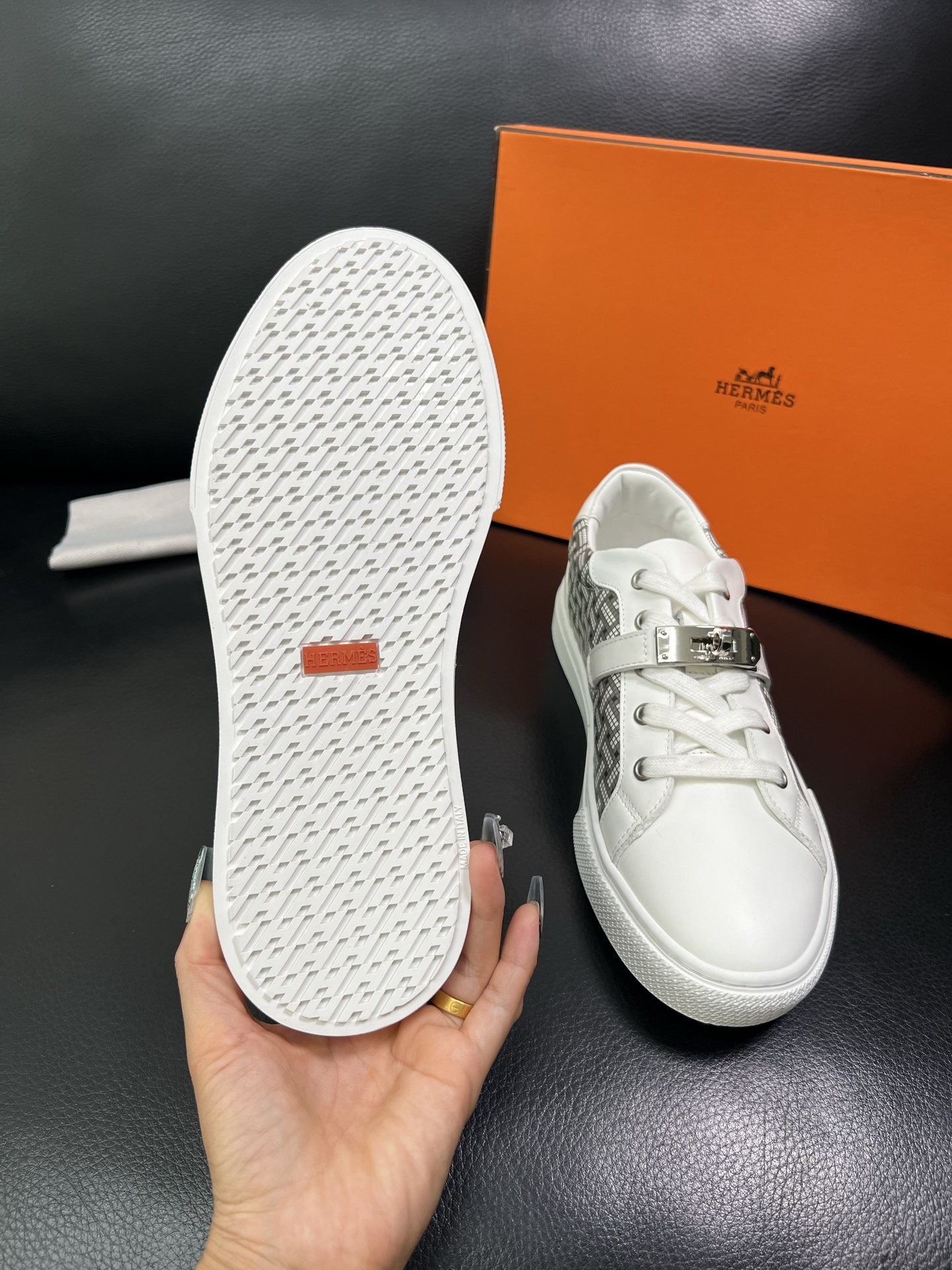 Hermes 顶级代购 爱马仕 专柜同步发售原厂配置，意大利进口原版牛皮面料，高品质拼接工艺，全进口水染