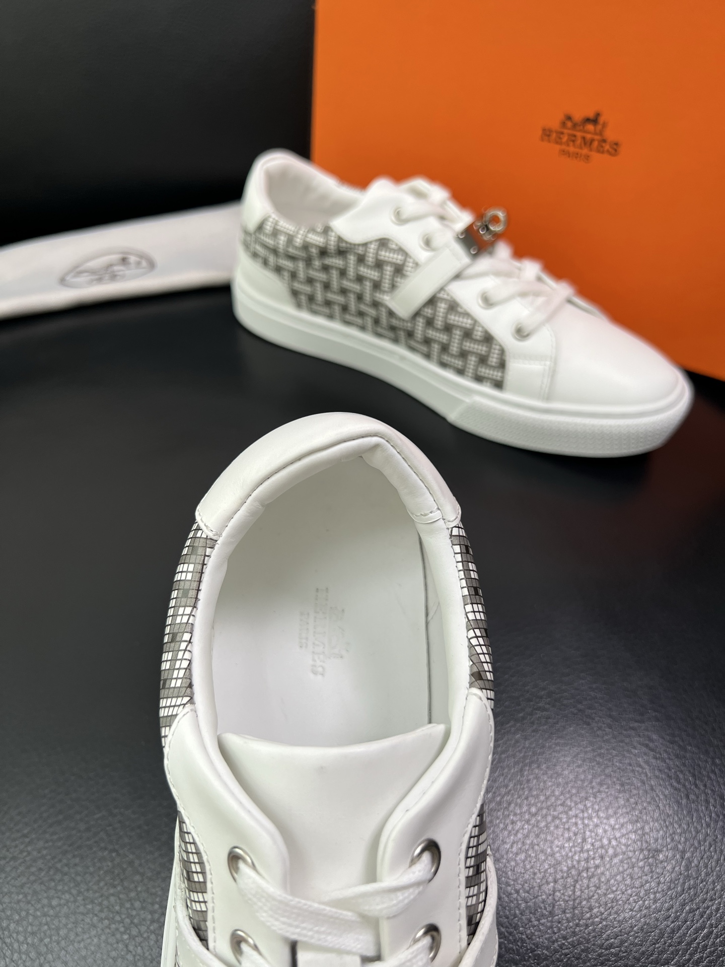 Hermes 顶级代购 爱马仕 专柜同步发售原厂配置，意大利进口原版牛皮面料，高品质拼接工艺，全进口水染