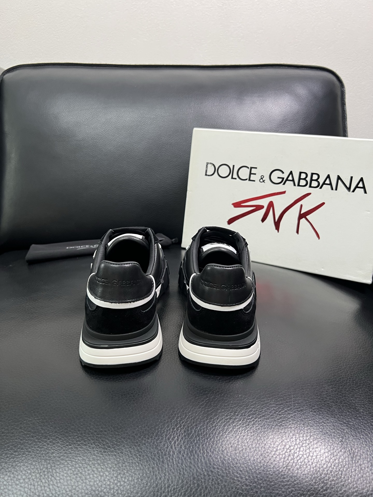 Dolce & Gabbana 顶级代购 杜嘉班纳 爆款专柜新品同步，鞋面意大利进口牛皮搭配布面料，高品