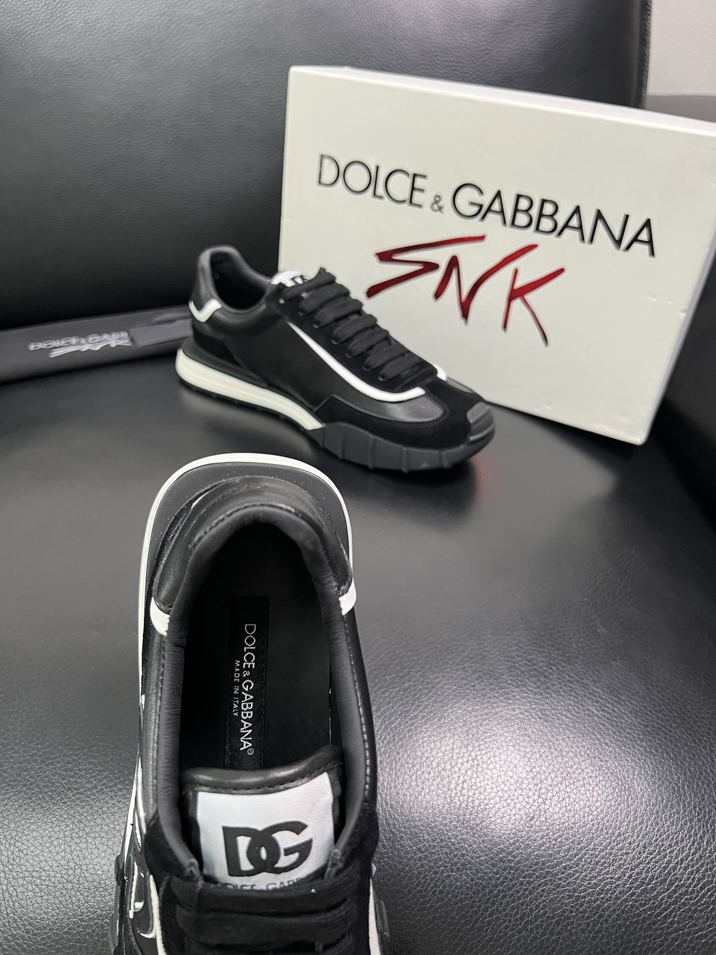 Dolce & Gabbana 顶级代购 杜嘉班纳 爆款专柜新品同步，鞋面意大利进口牛皮搭配布面料，高品