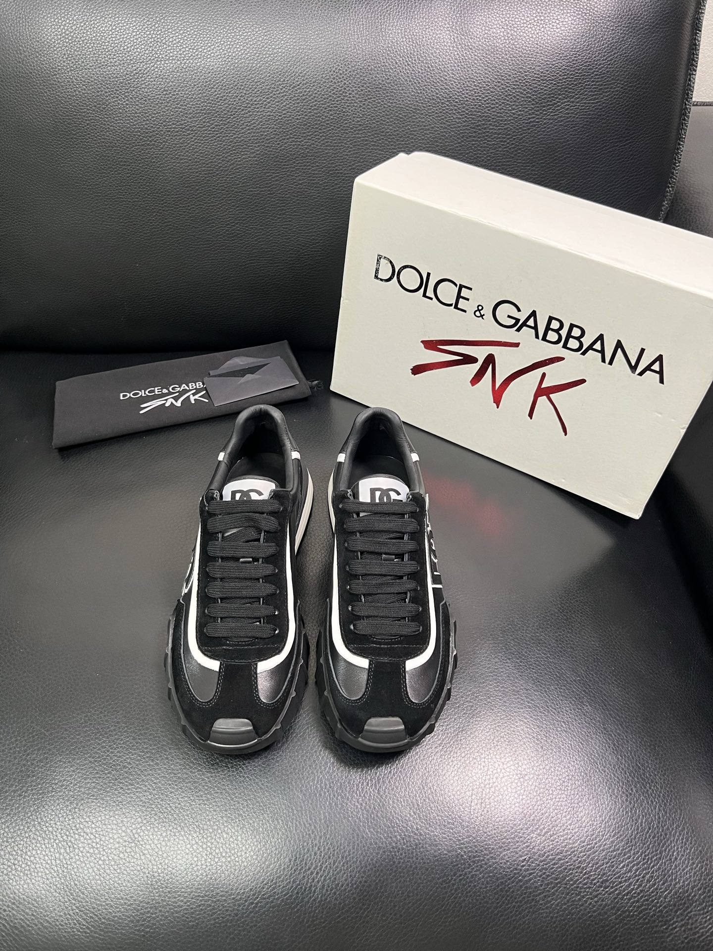 Dolce & Gabbana 顶级代购 杜嘉班纳 爆款专柜新品同步，鞋面意大利进口牛皮搭配布面料，高品