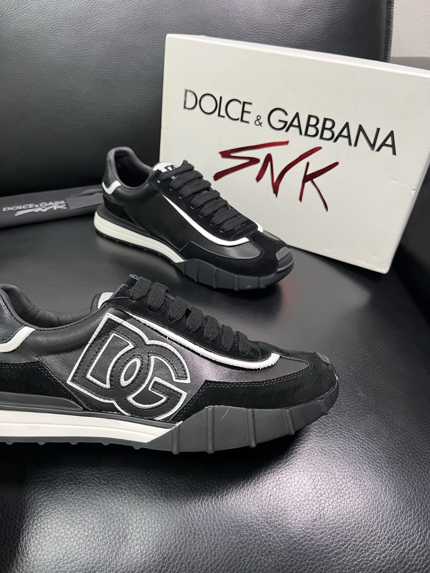Dolce & Gabbana 顶级代购 杜嘉班纳 爆款专柜新品同步，鞋面意大利进口牛皮搭配布面料，高品