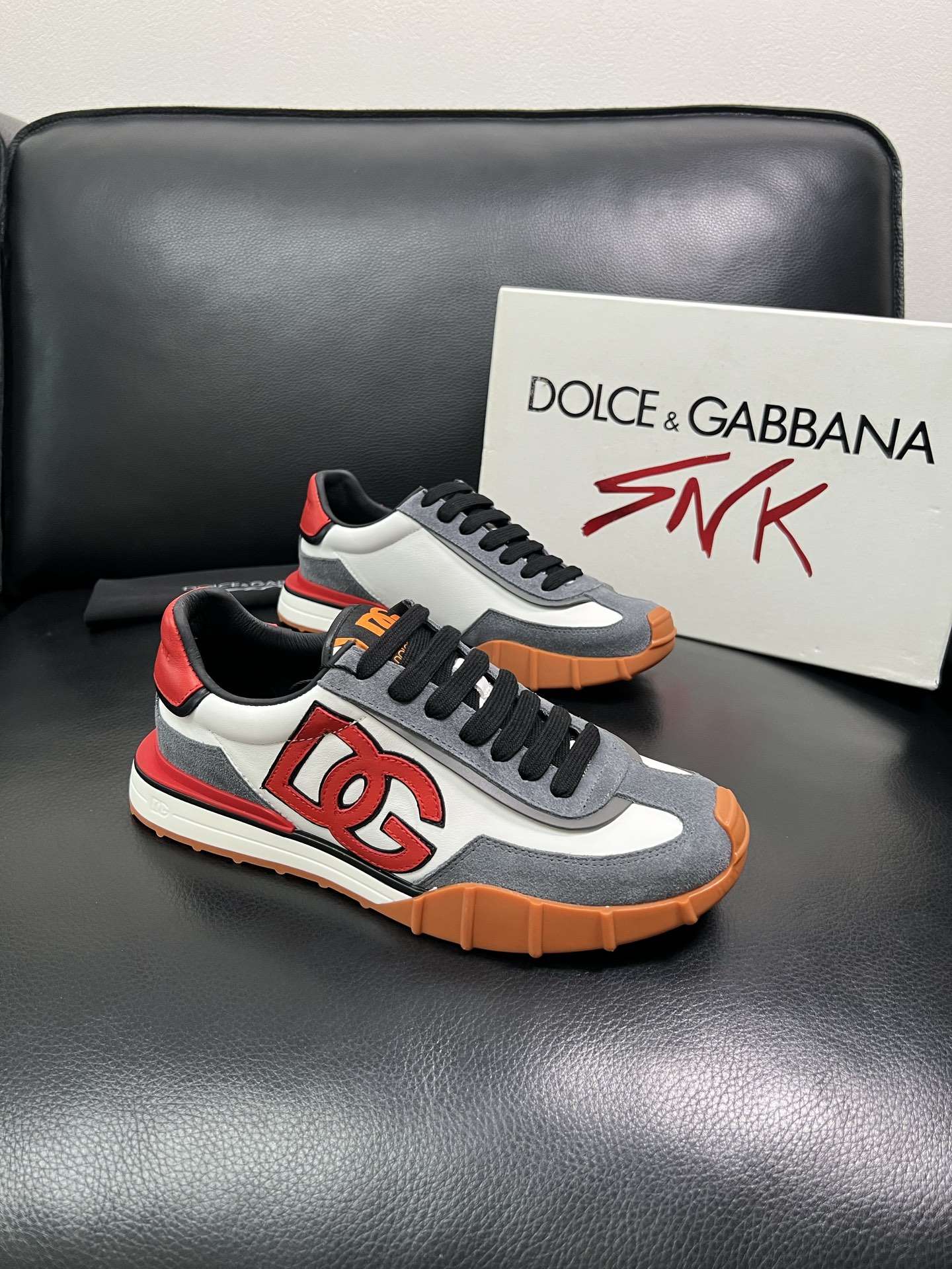 Dolce & Gabbana 顶级代购 杜嘉班纳 爆款专柜新品同步，鞋面意大利进口牛皮搭配布面料，高品