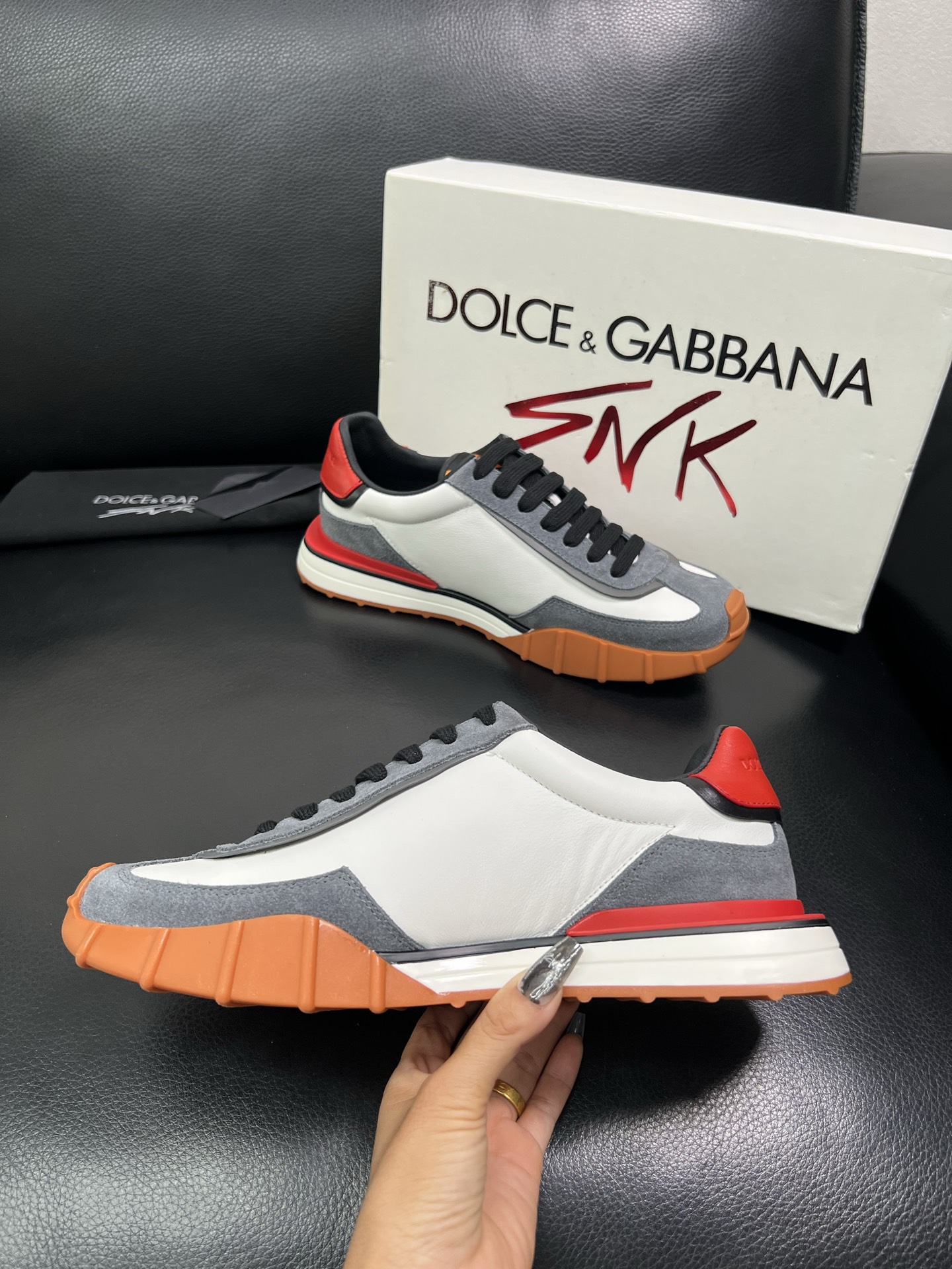 Dolce & Gabbana 顶级代购 杜嘉班纳 爆款专柜新品同步，鞋面意大利进口牛皮搭配布面料，高品