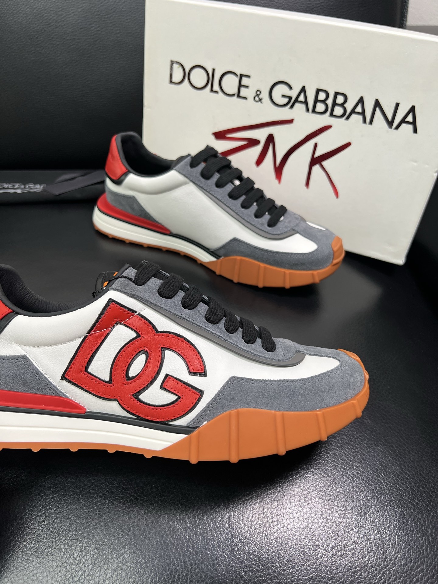 Dolce & Gabbana 顶级代购 杜嘉班纳 爆款专柜新品同步，鞋面意大利进口牛皮搭配布面料，高品