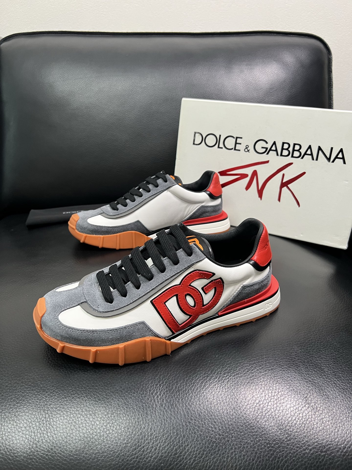 Dolce & Gabbana 顶级代购 杜嘉班纳 爆款专柜新品同步，鞋面意大利进口牛皮搭配布面料，高品