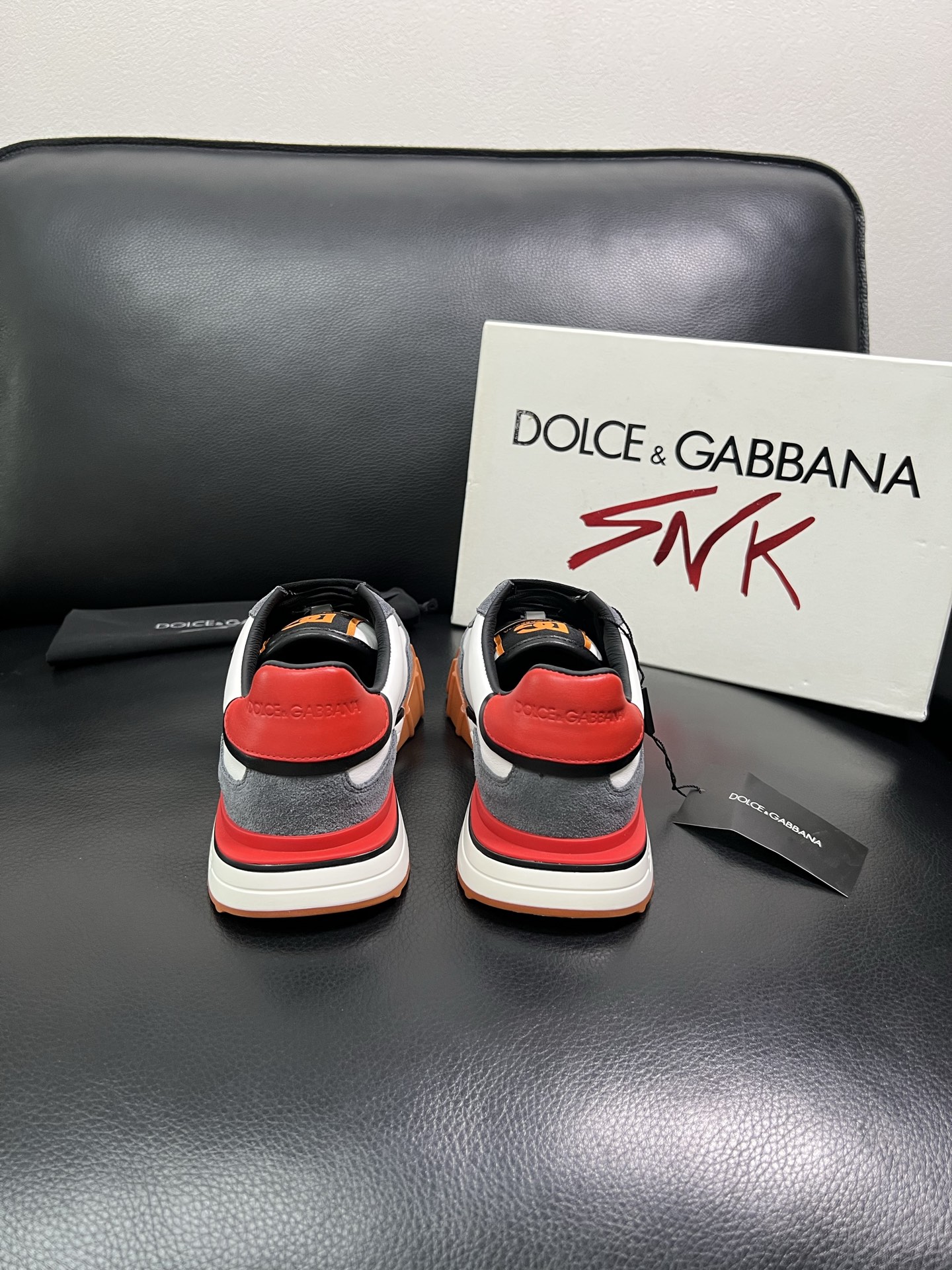 Dolce & Gabbana 顶级代购 杜嘉班纳 爆款专柜新品同步，鞋面意大利进口牛皮搭配布面料，高品