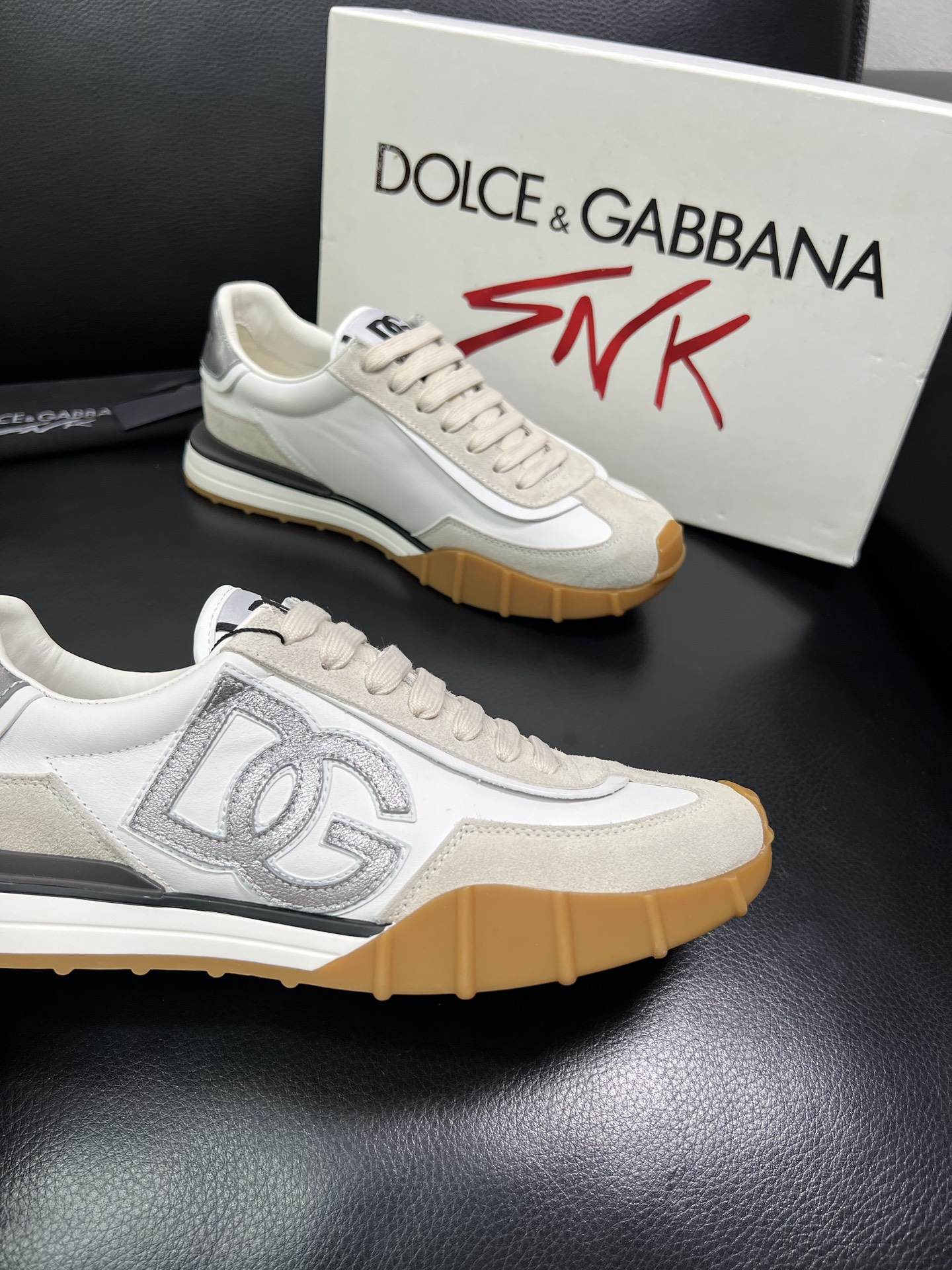 Dolce & Gabbana 顶级代购 杜嘉班纳 爆款专柜新品同步，鞋面意大利进口牛皮搭配布面料，高品