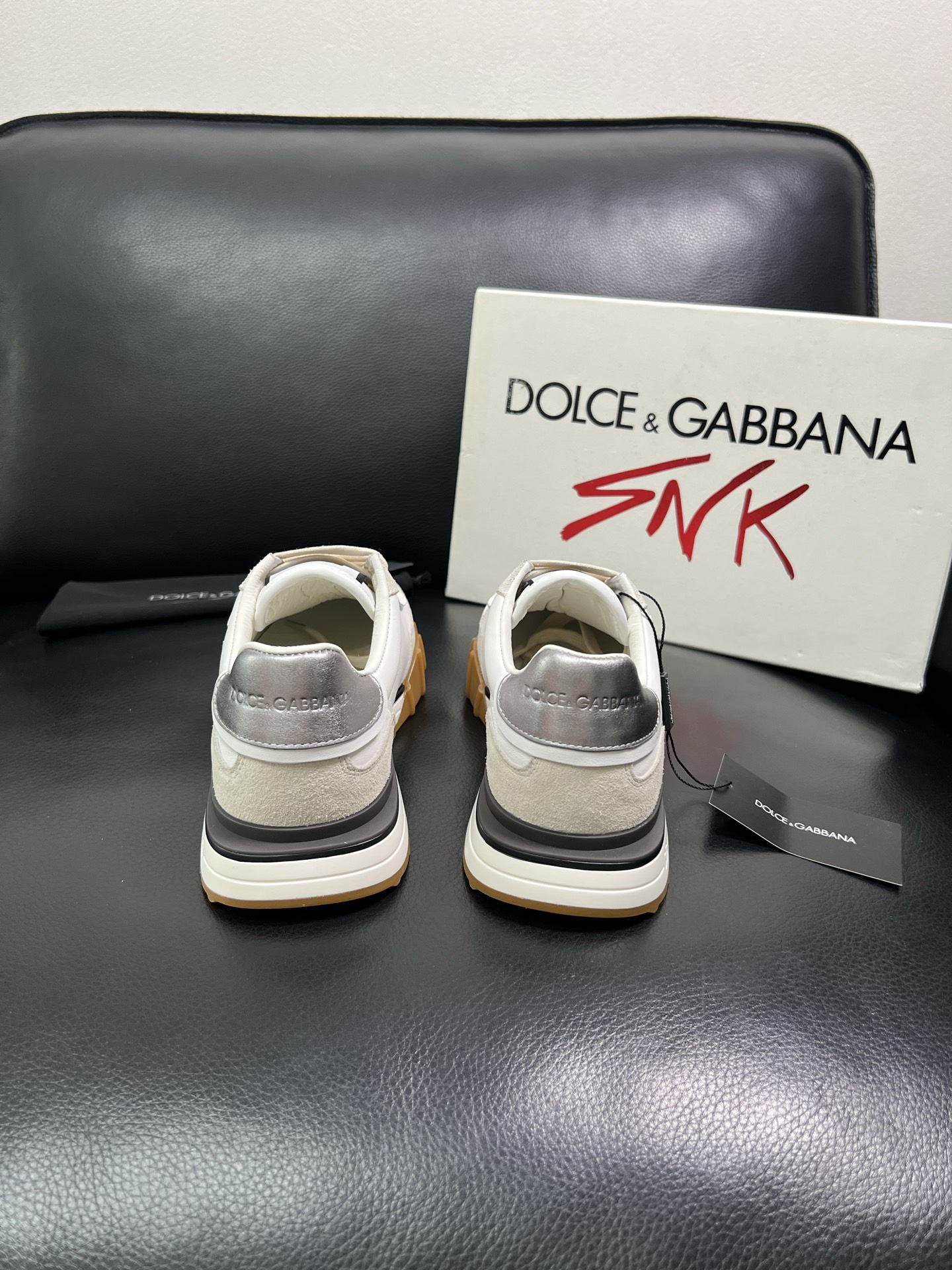 Dolce & Gabbana 顶级代购 杜嘉班纳 爆款专柜新品同步，鞋面意大利进口牛皮搭配布面料，高品