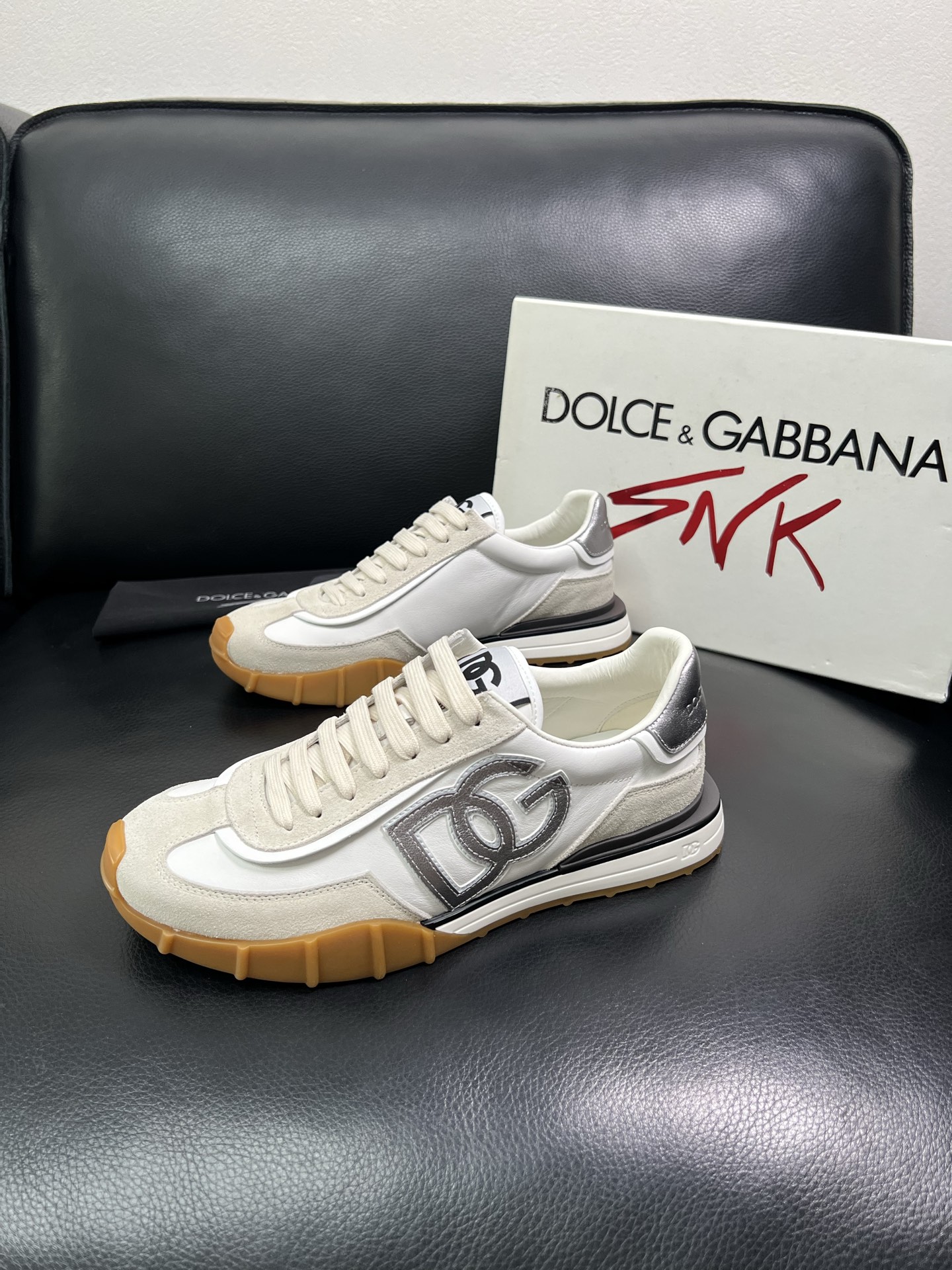 Dolce & Gabbana 顶级代购 杜嘉班纳 爆款专柜新品同步，鞋面意大利进口牛皮搭配布面料，高品