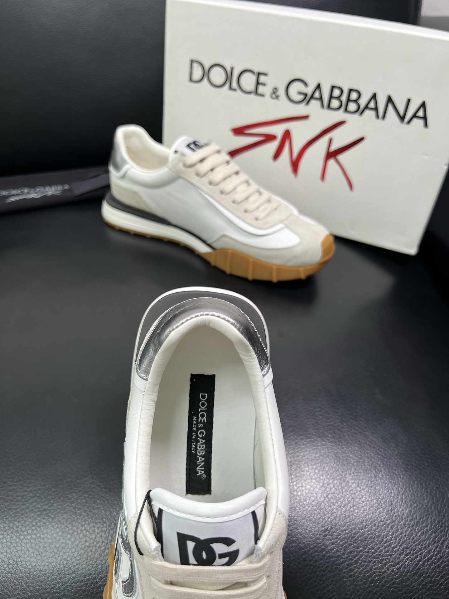 Dolce & Gabbana 顶级代购 杜嘉班纳 爆款专柜新品同步，鞋面意大利进口牛皮搭配布面料，高品