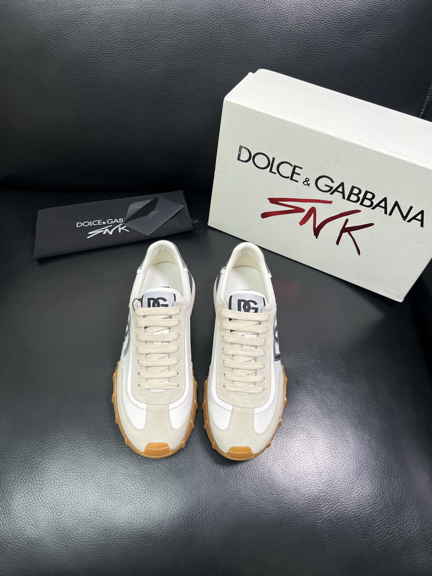 Dolce & Gabbana 顶级代购 杜嘉班纳 爆款专柜新品同步，鞋面意大利进口牛皮搭配布面料，高品