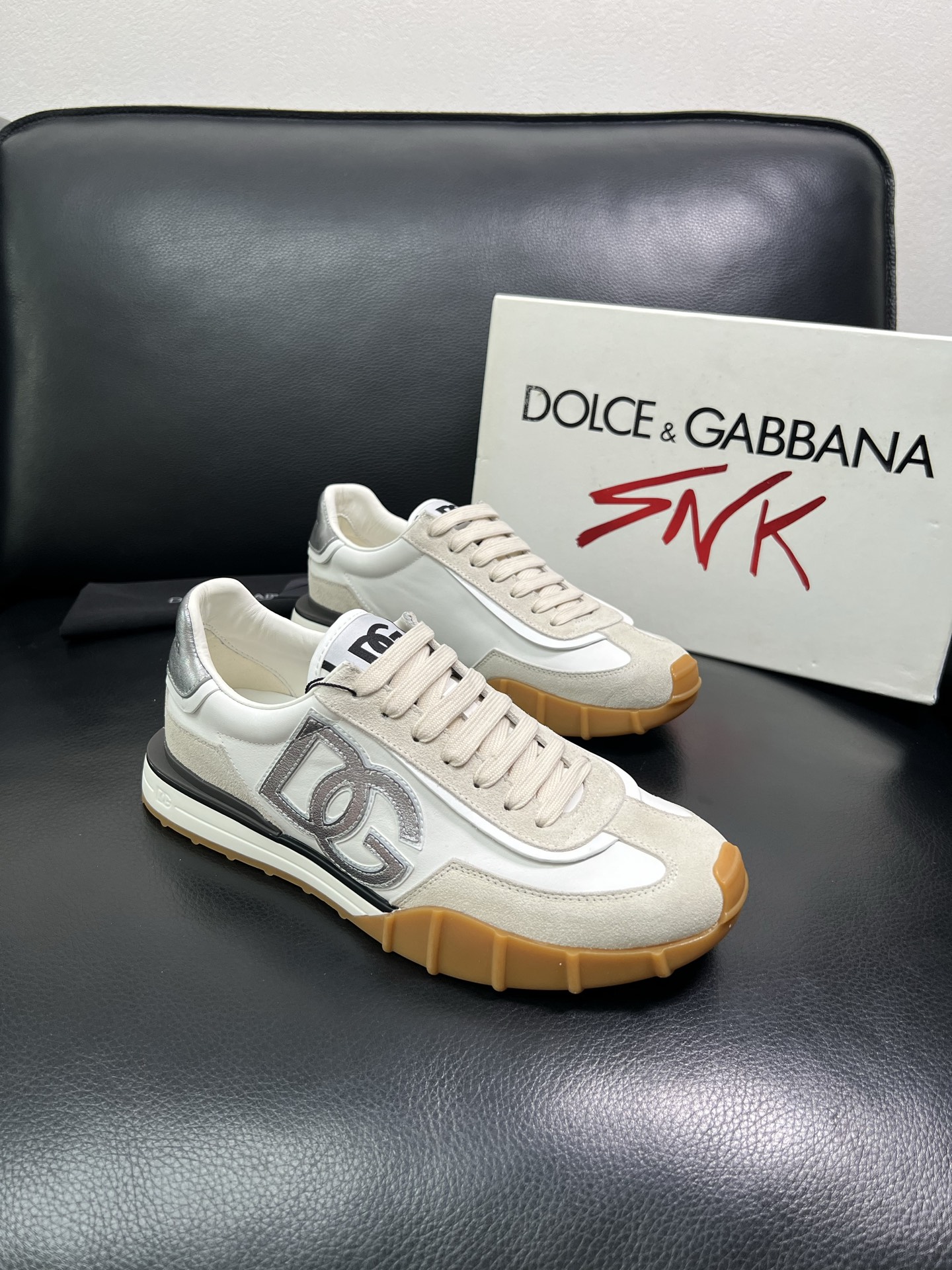 Dolce & Gabbana 顶级代购 杜嘉班纳 爆款专柜新品同步，鞋面意大利进口牛皮搭配布面料，高品