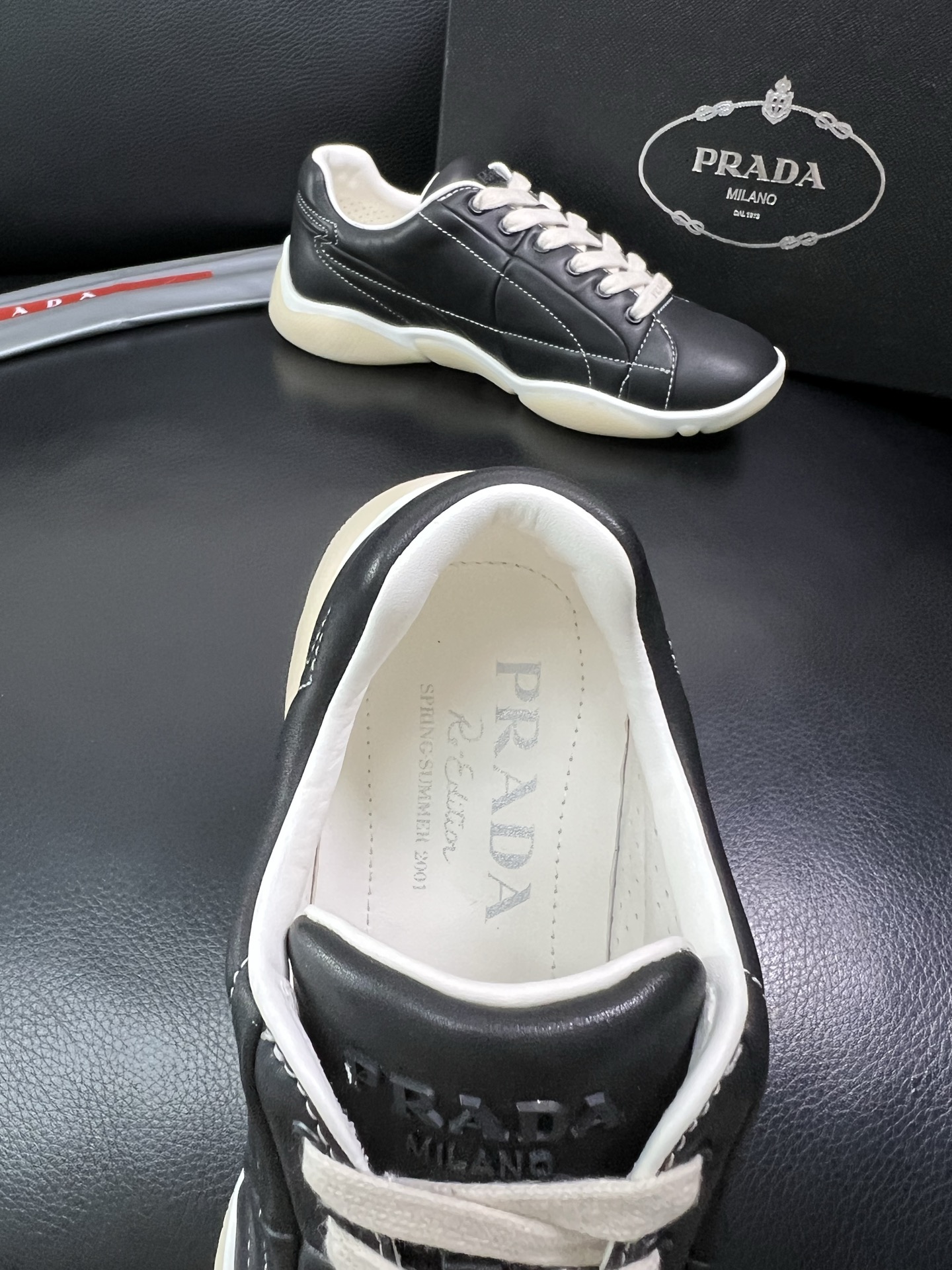 Prada 顶级代购 普拉达 专柜同款，原厂配置意大利进口牛皮拼网布面料，高品质复杂拼接工艺，进口牛皮内