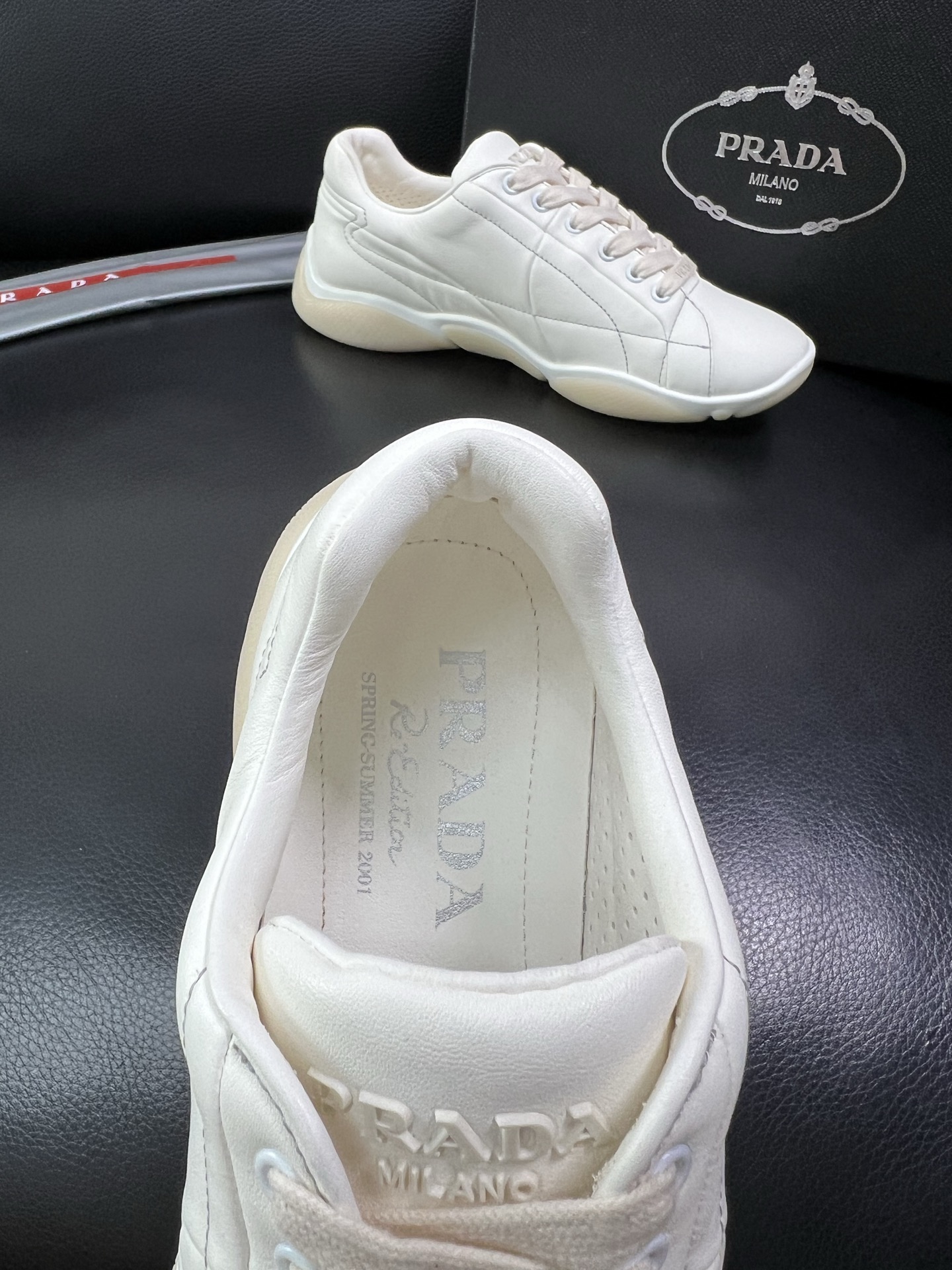 Prada 顶级代购 普拉达 专柜同款，原厂配置意大利进口牛皮拼网布面料，高品质复杂拼接工艺，进口牛皮内
