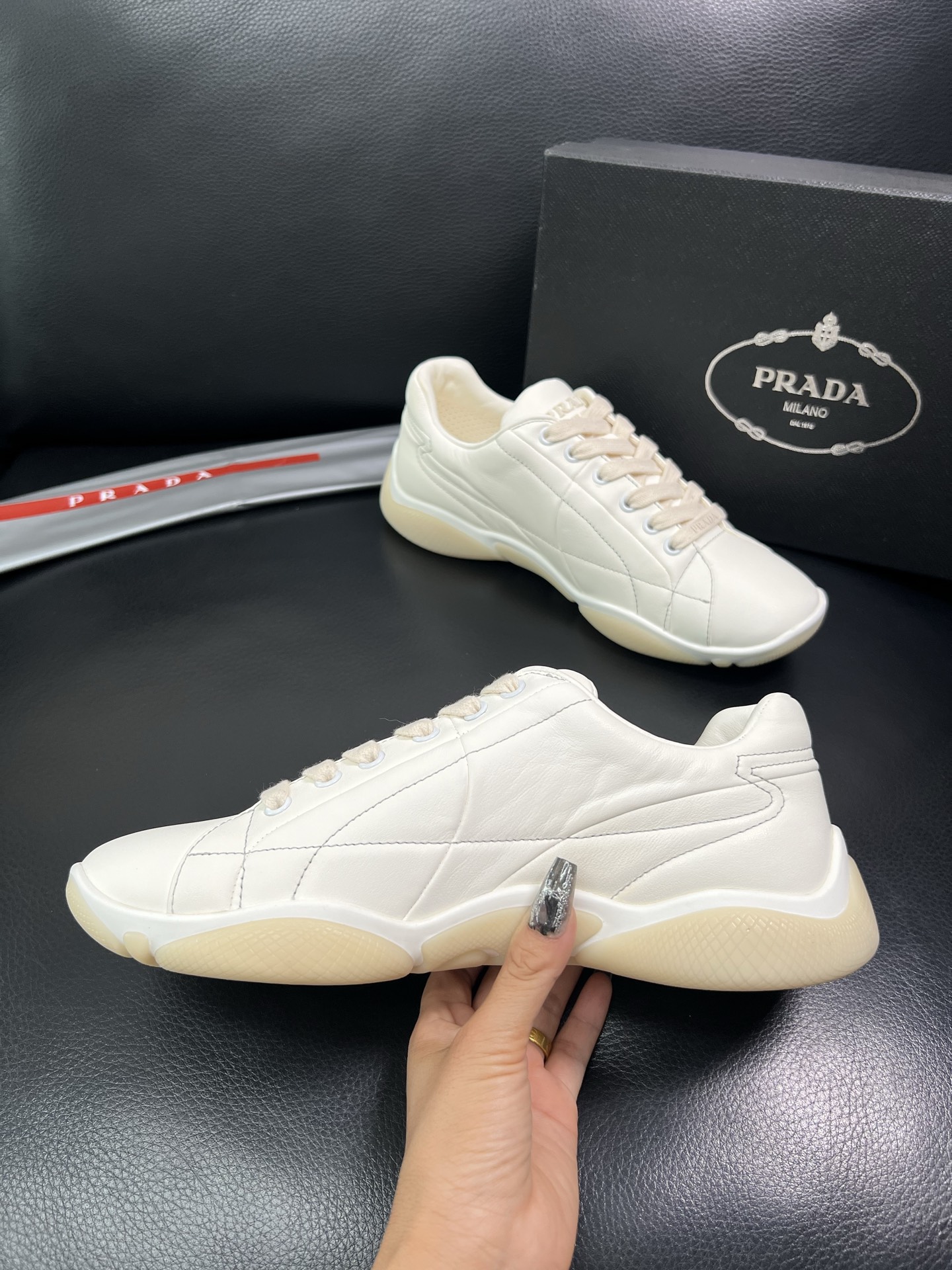 Prada 顶级代购 普拉达 专柜同款，原厂配置意大利进口牛皮拼网布面料，高品质复杂拼接工艺，进口牛皮内
