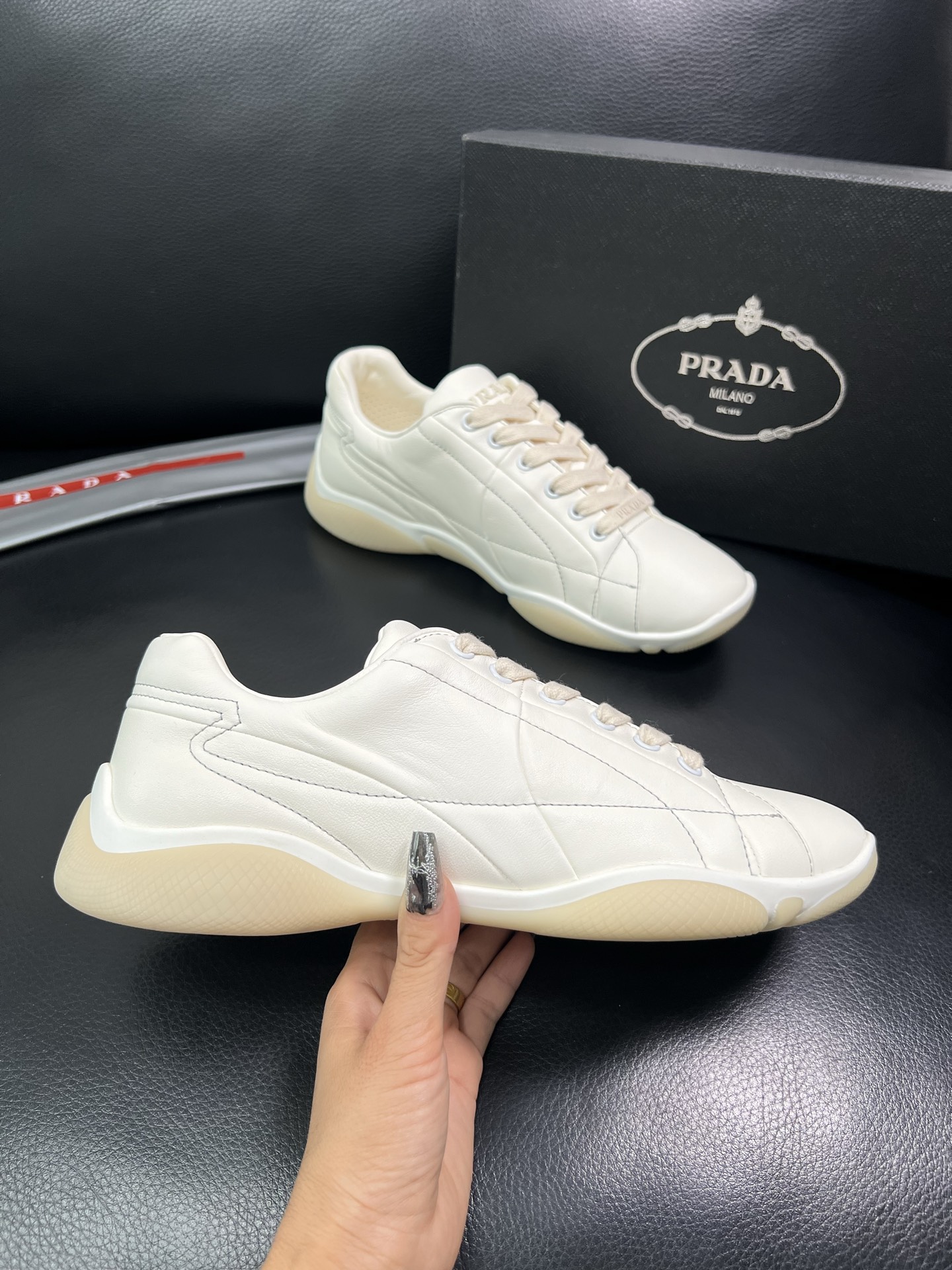 Prada 顶级代购 普拉达 专柜同款，原厂配置意大利进口牛皮拼网布面料，高品质复杂拼接工艺，进口牛皮内