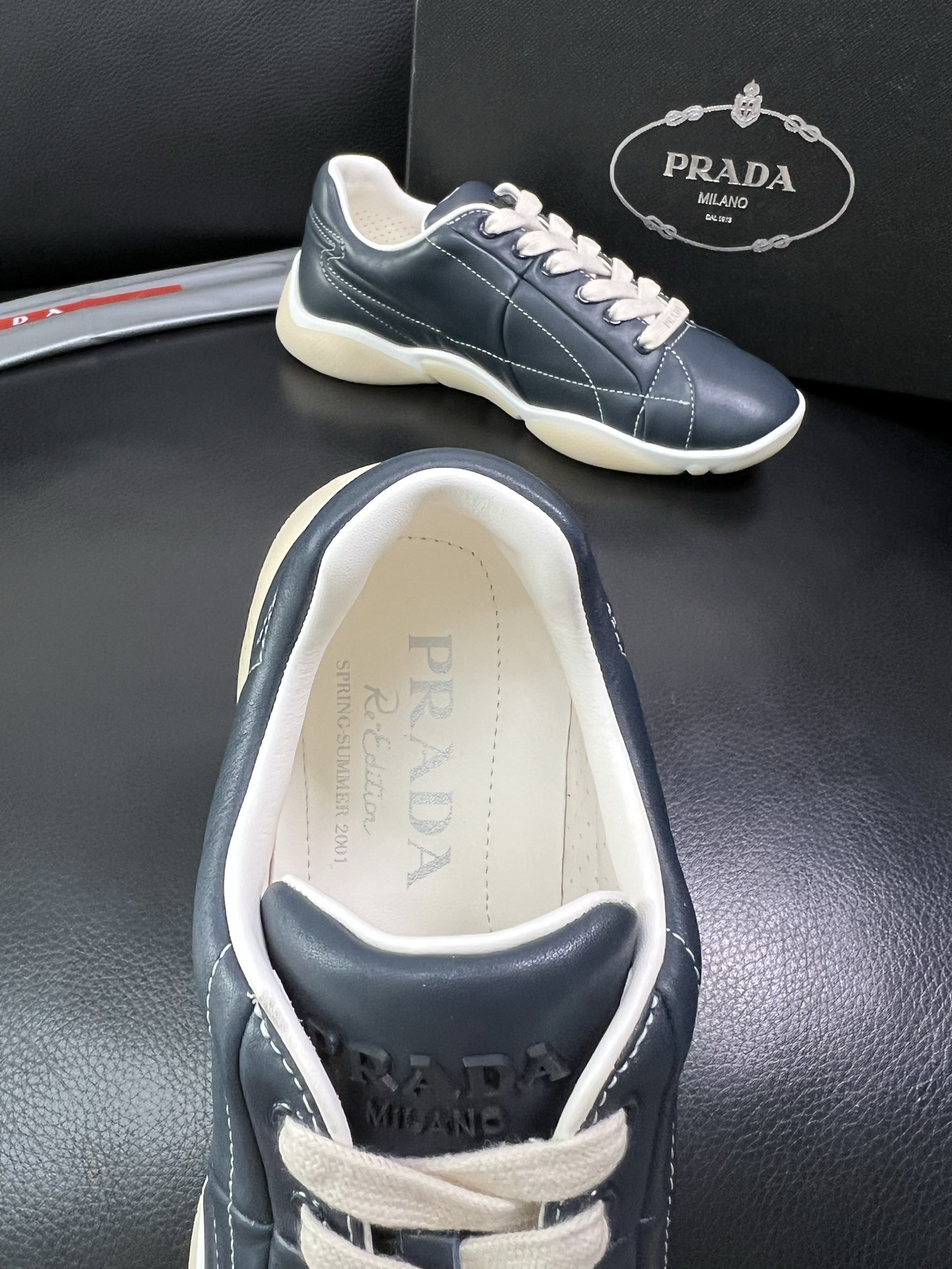 Prada 顶级代购 普拉达 专柜同款，原厂配置意大利进口牛皮拼网布面料，高品质复杂拼接工艺，进口牛皮内
