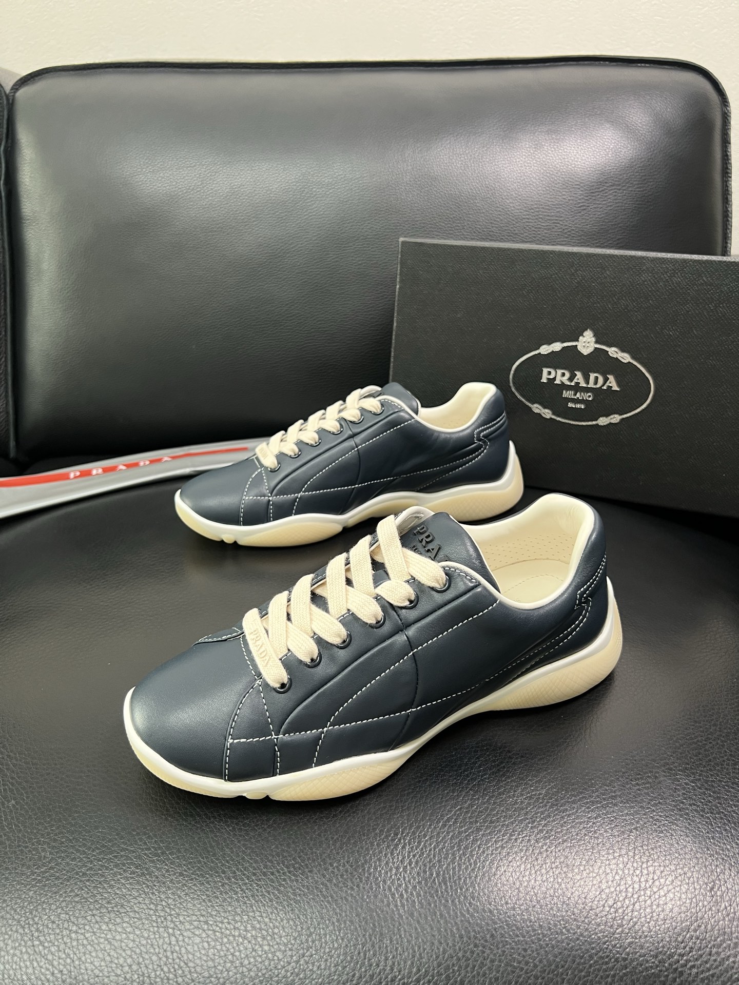 Prada 顶级代购 普拉达 专柜同款，原厂配置意大利进口牛皮拼网布面料，高品质复杂拼接工艺，进口牛皮内