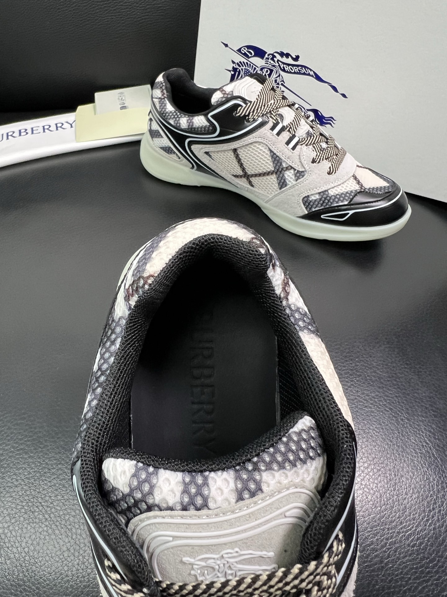 BURBERRY 顶级工艺品 巴宝莉 专柜同步，原厂配置意大利进口牛皮面料，高品质复杂拼接工艺，进口牛皮