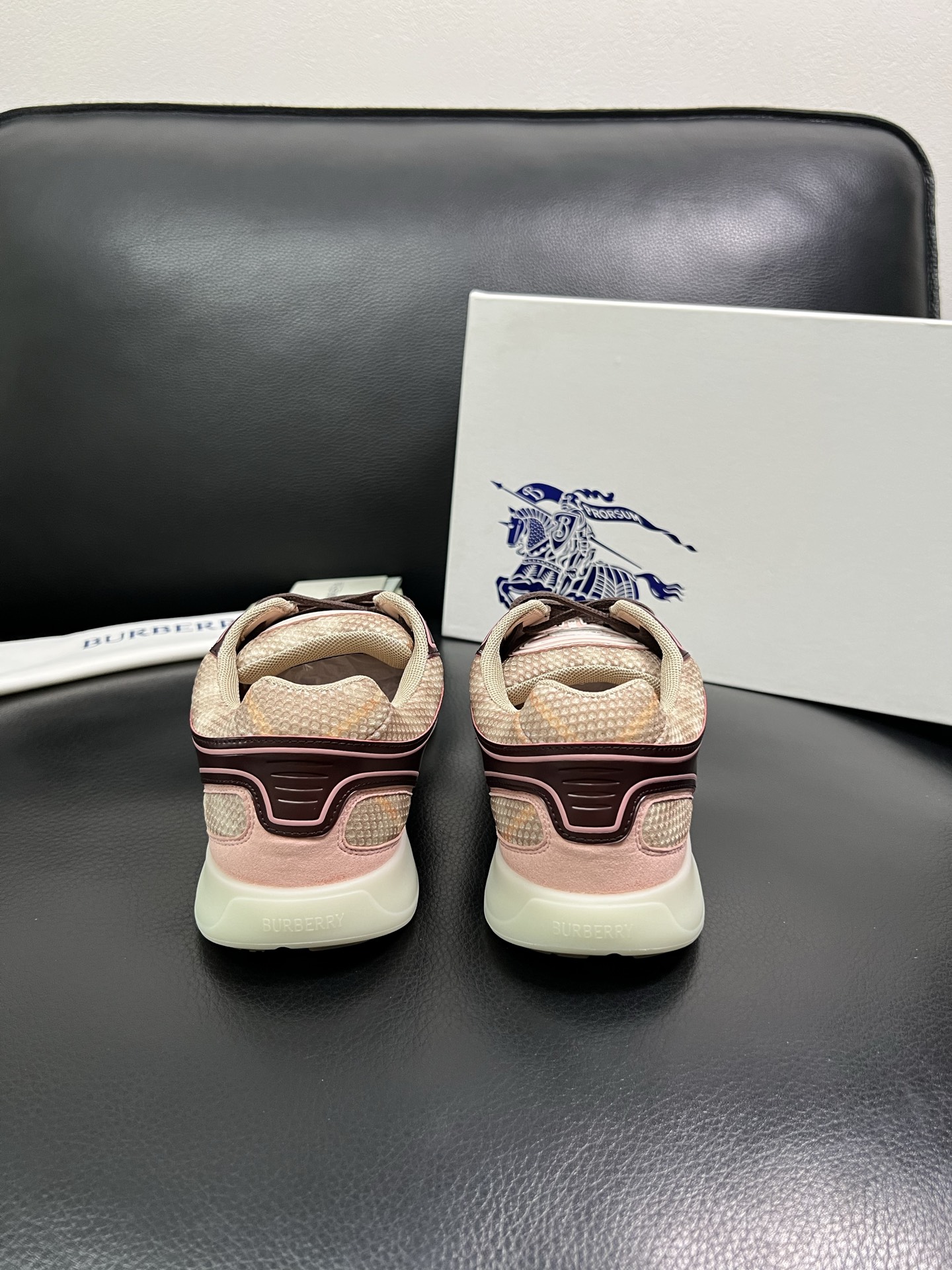 BURBERRY 顶级工艺品 巴宝莉 专柜同步，原厂配置意大利进口牛皮面料，高品质复杂拼接工艺，进口牛皮