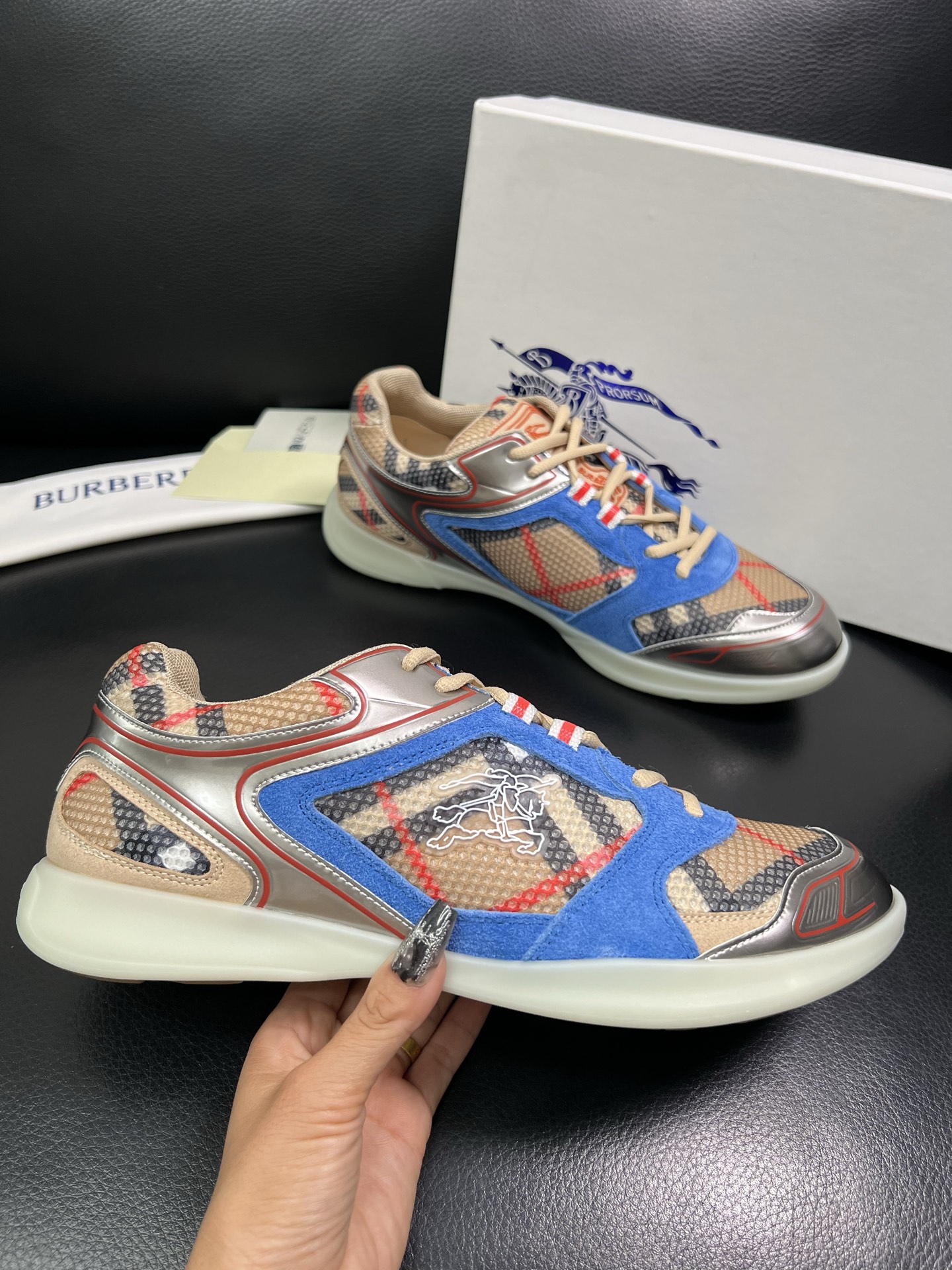 BURBERRY 顶级工艺品 巴宝莉 专柜同步，原厂配置意大利进口牛皮面料，高品质复杂拼接工艺，进口牛皮