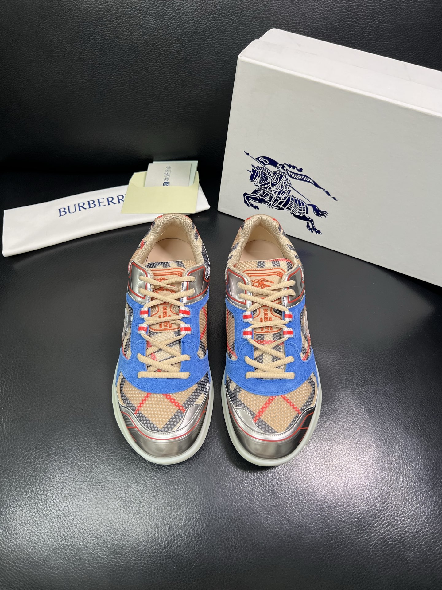 BURBERRY 顶级工艺品 巴宝莉 专柜同步，原厂配置意大利进口牛皮面料，高品质复杂拼接工艺，进口牛皮
