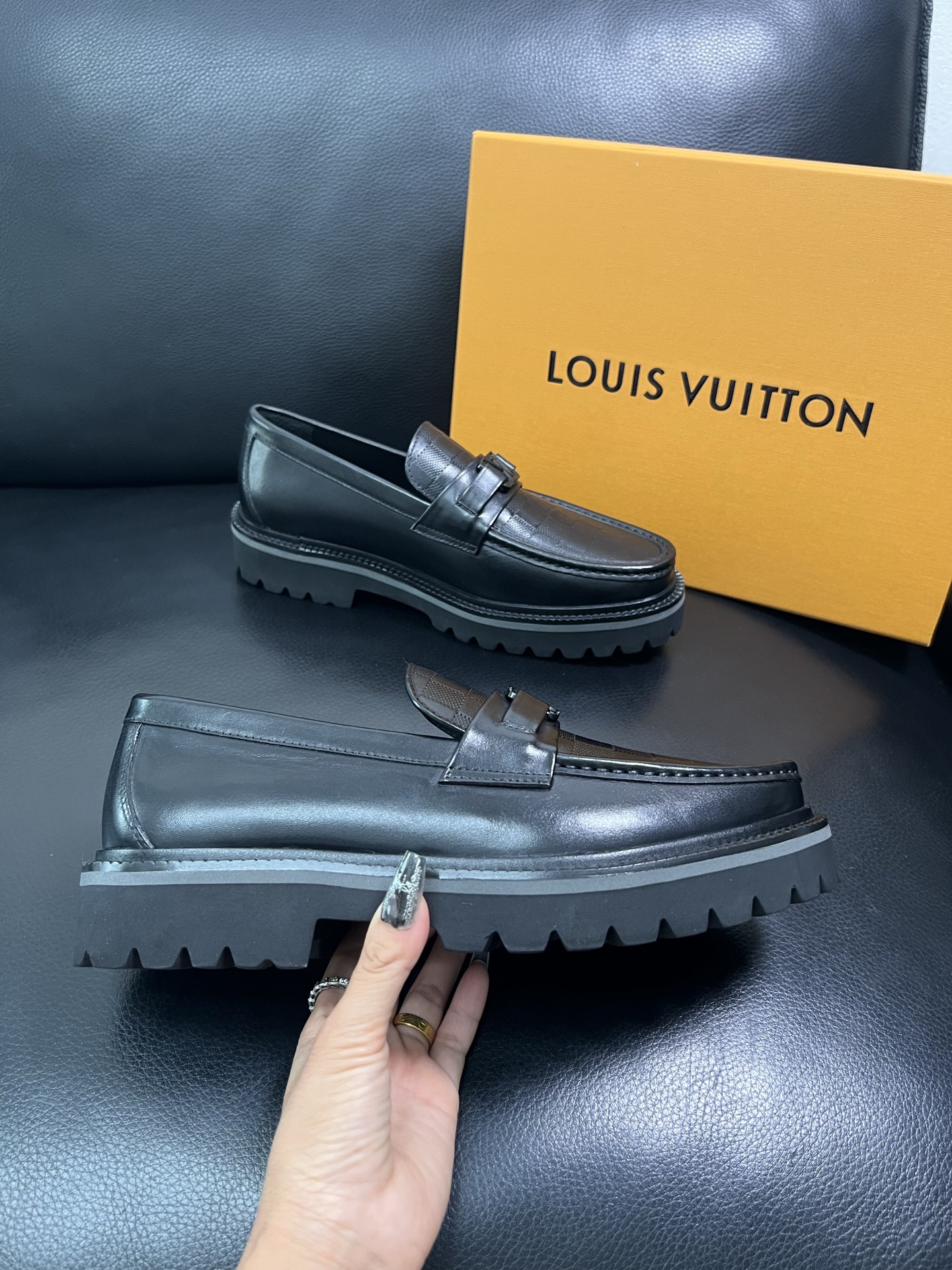 Lv 顶级代购 路易威登 皮鞋专柜同步，鞋面意大利进口，进口水染牛皮内里，鞋底：原厂特供原版底，原厂跟单