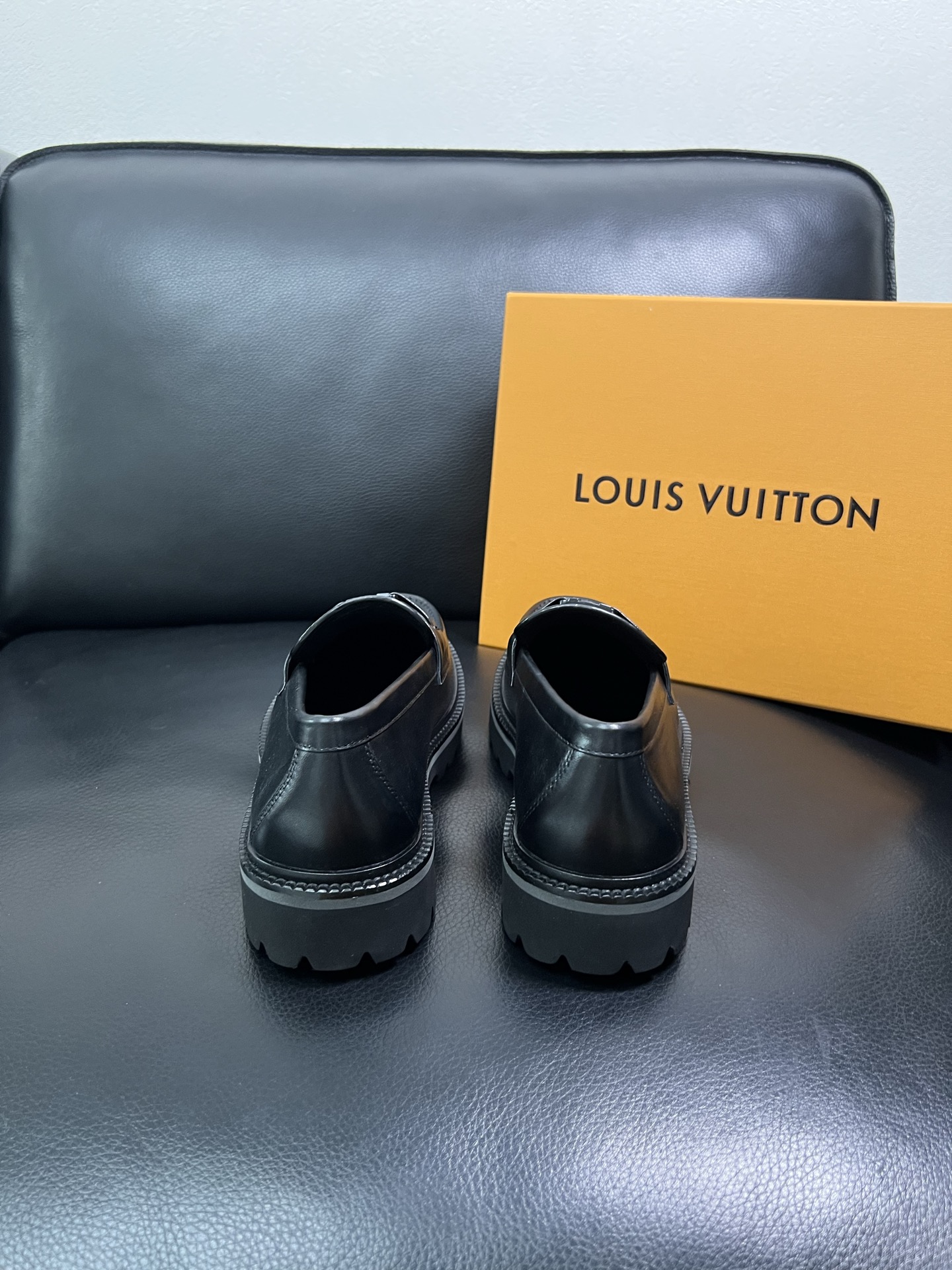 Lv 顶级代购 路易威登 皮鞋专柜同步，鞋面意大利进口，进口水染牛皮内里，鞋底：原厂特供原版底，原厂跟单