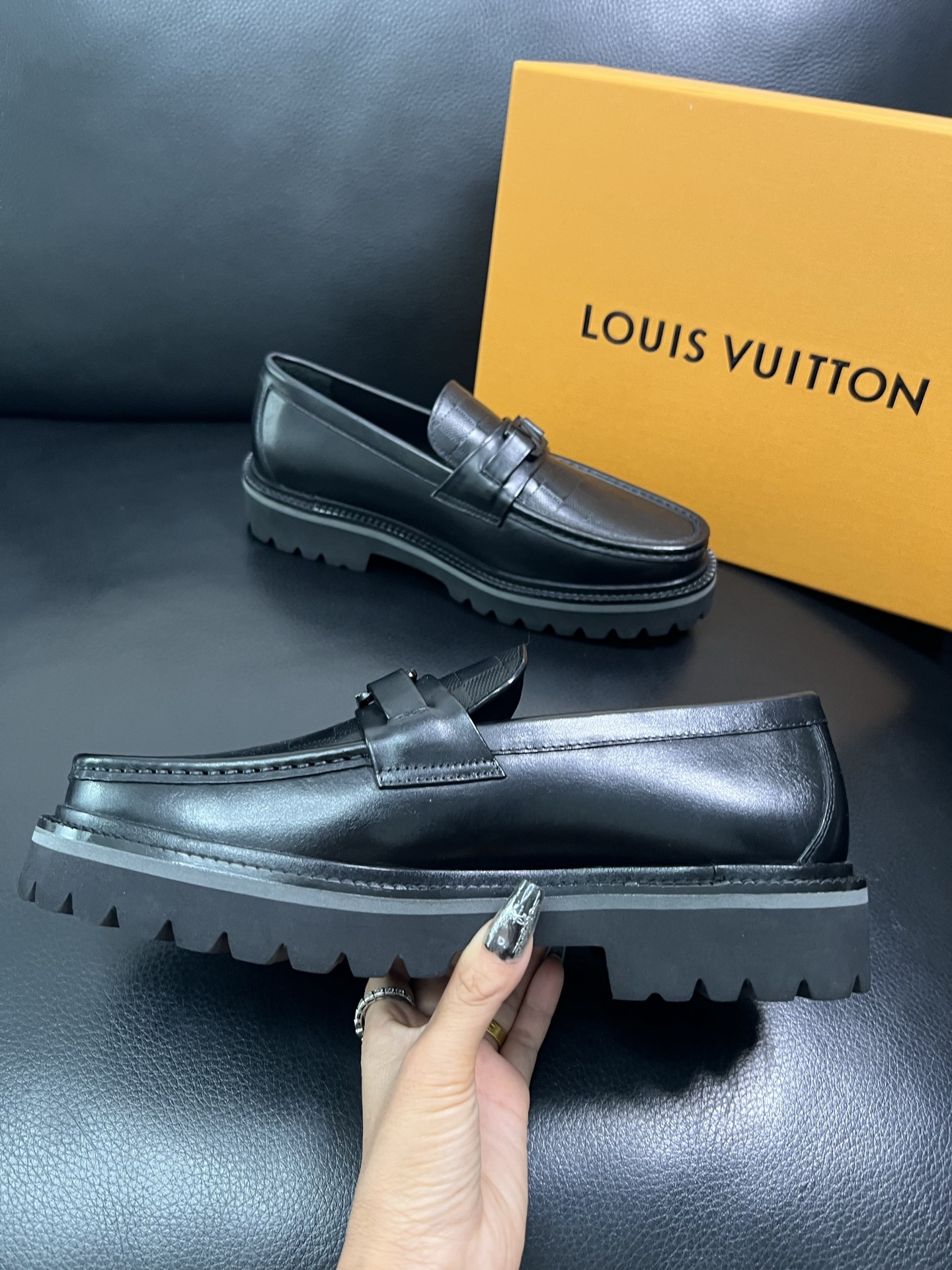 Lv 顶级代购 路易威登 皮鞋专柜同步，鞋面意大利进口，进口水染牛皮内里，鞋底：原厂特供原版底，原厂跟单