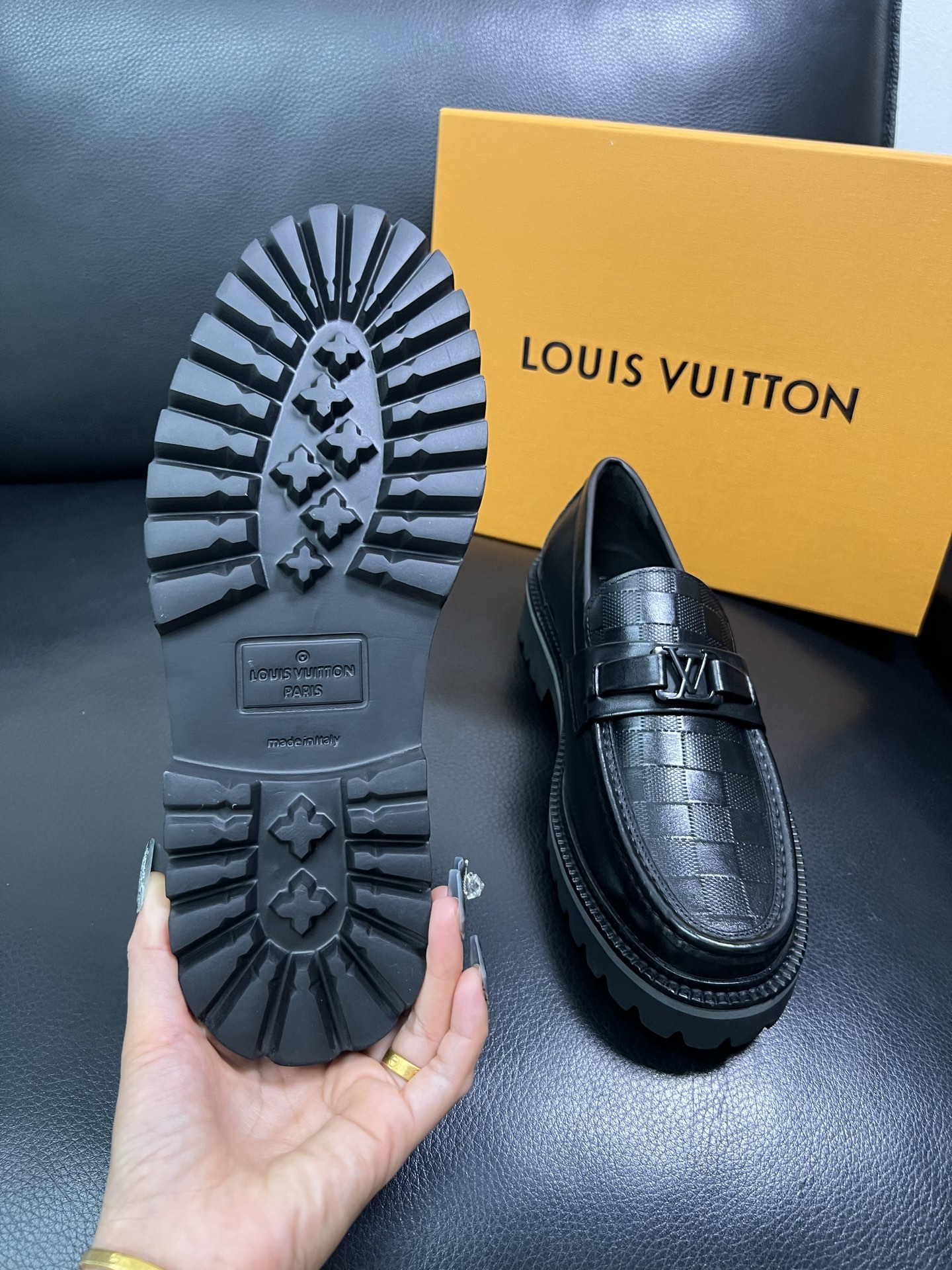Lv 顶级代购 路易威登 皮鞋专柜同步，鞋面意大利进口，进口水染牛皮内里，鞋底：原厂特供原版底，原厂跟单